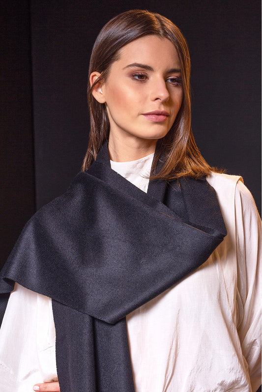 Bex Scarf Guanaco Color Black
