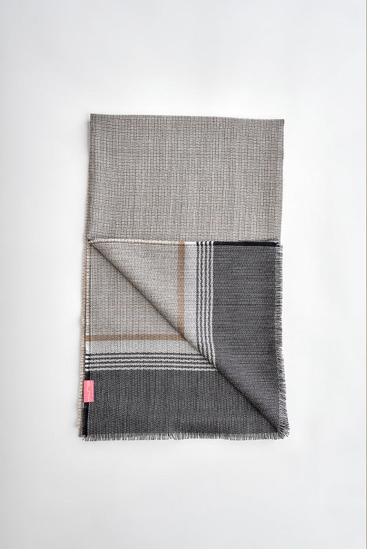 Woi Mantón Baby Alpaca Color Negro