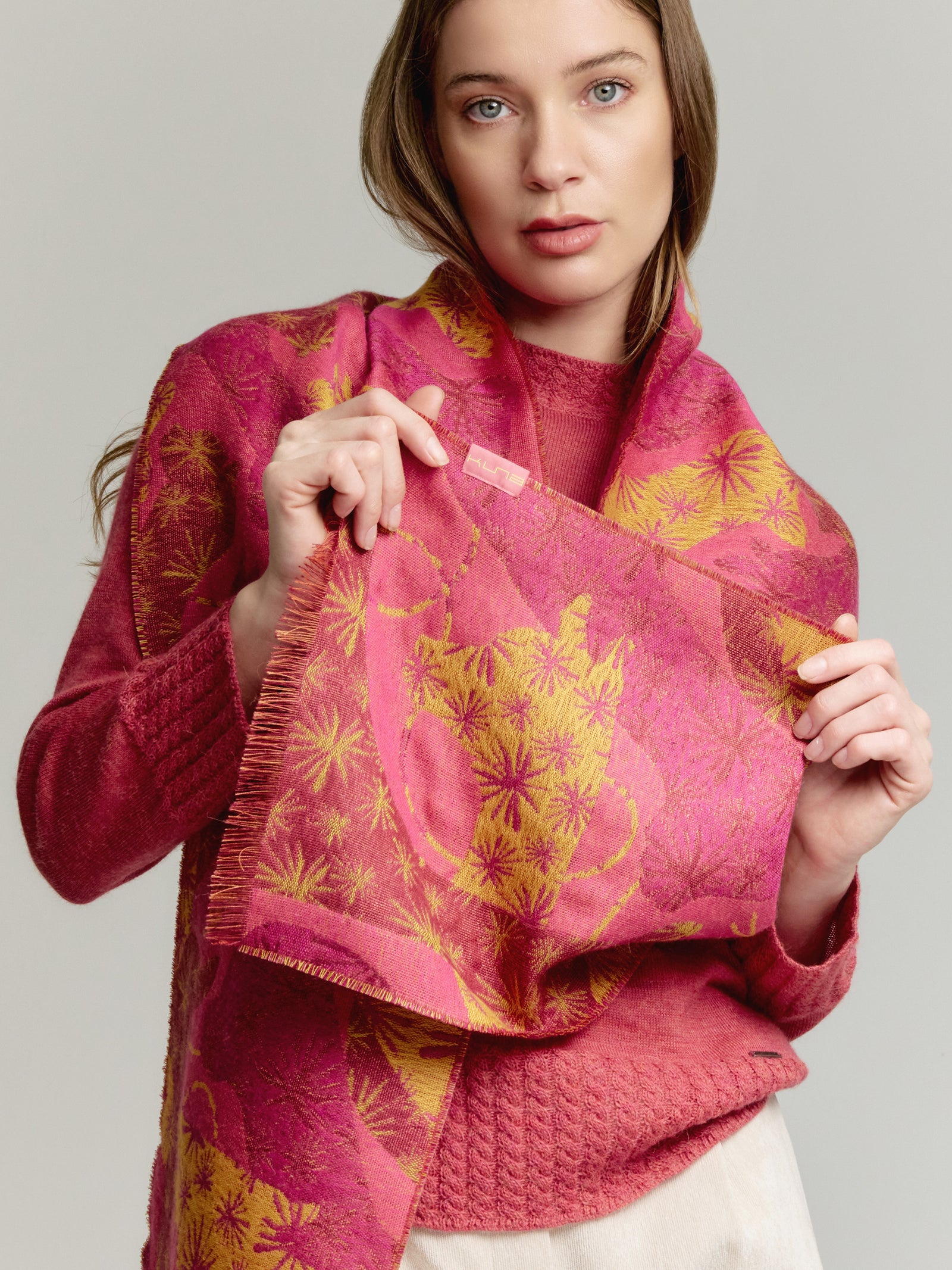 Yasu Scarf Baby Alpaca Color Cherry