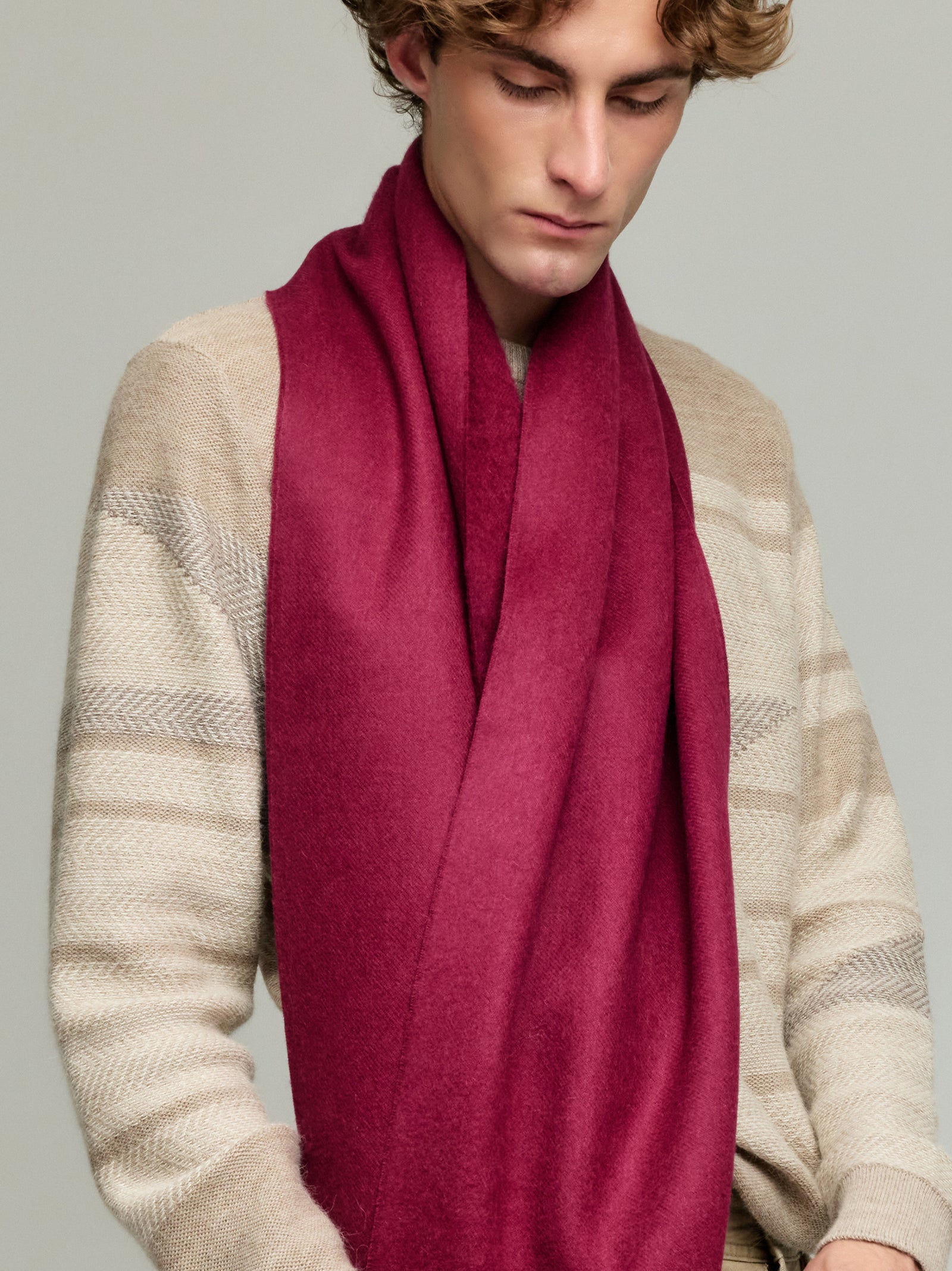 Bufanda Adrian de Baby Alpaca Color Cereza