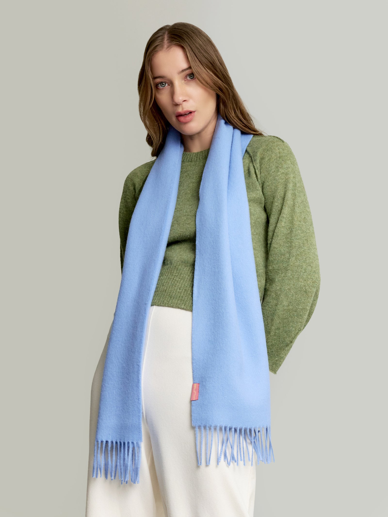 Adrian Bufanda Baby Alpaca Color Celeste