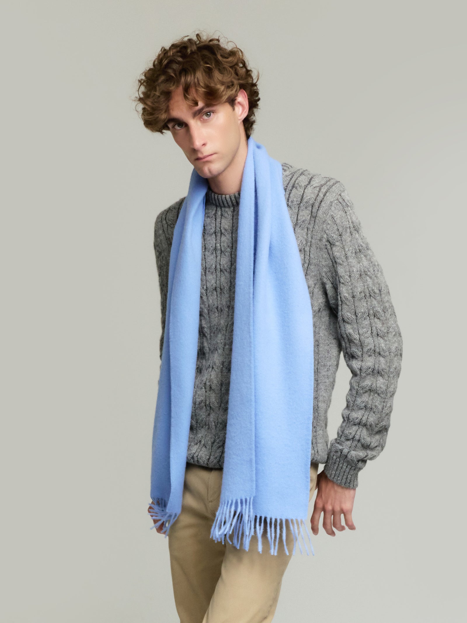 Adrian Bufanda Baby Alpaca Color Celeste