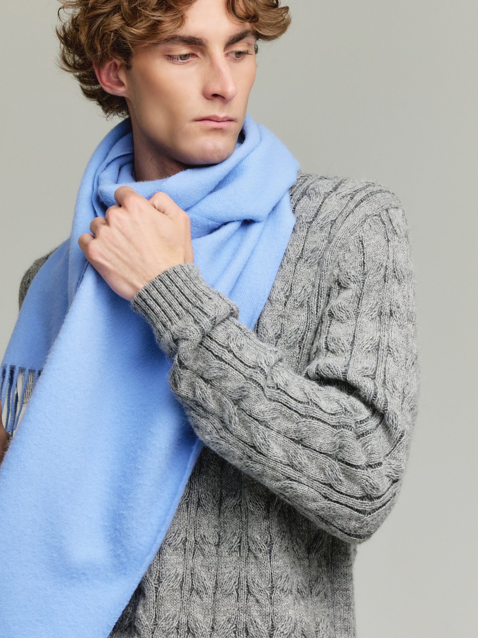 Adrian Bufanda Baby Alpaca Color Celeste