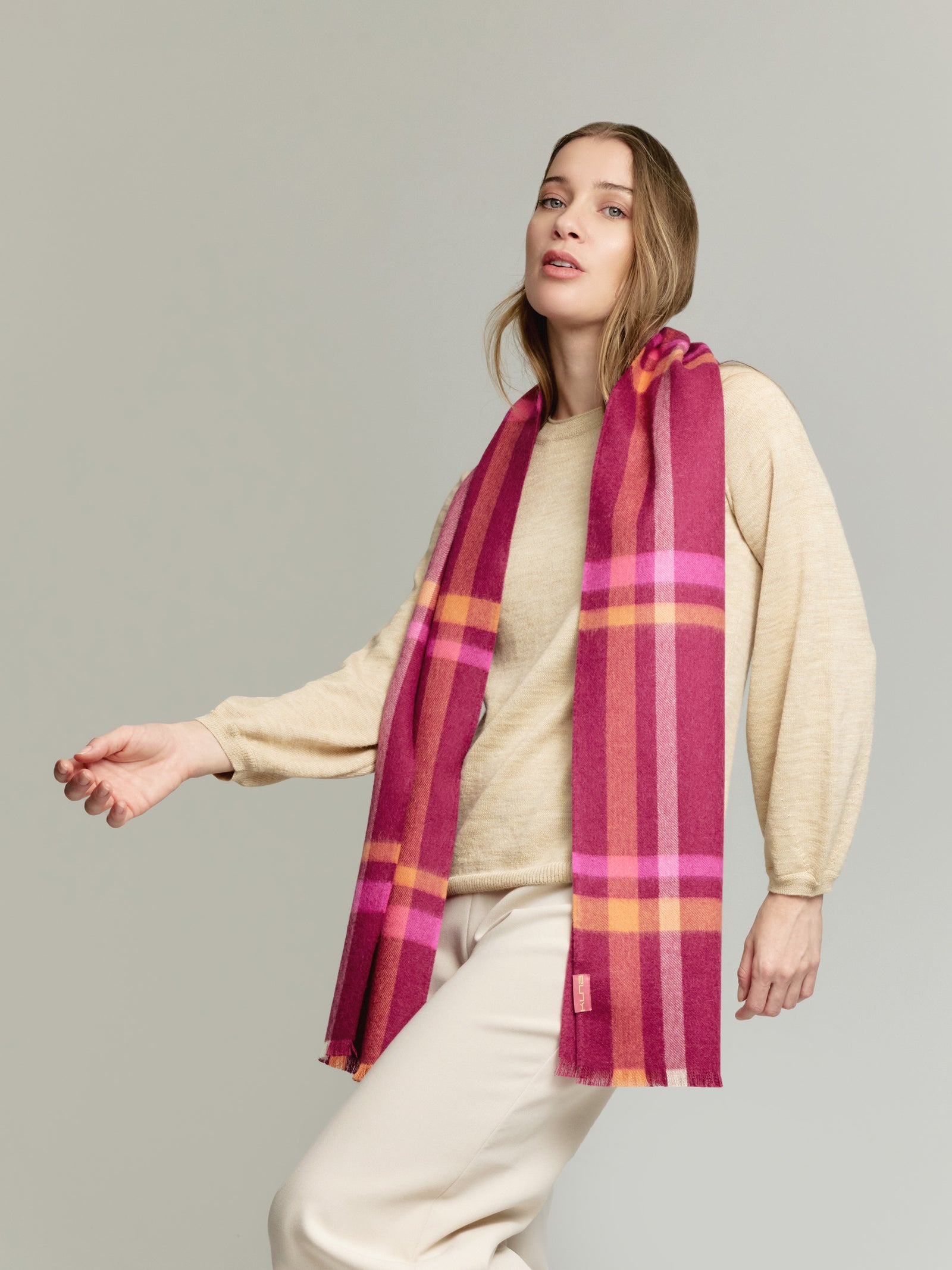 Vallejos Scarf Baby Alpaca Color Cherry