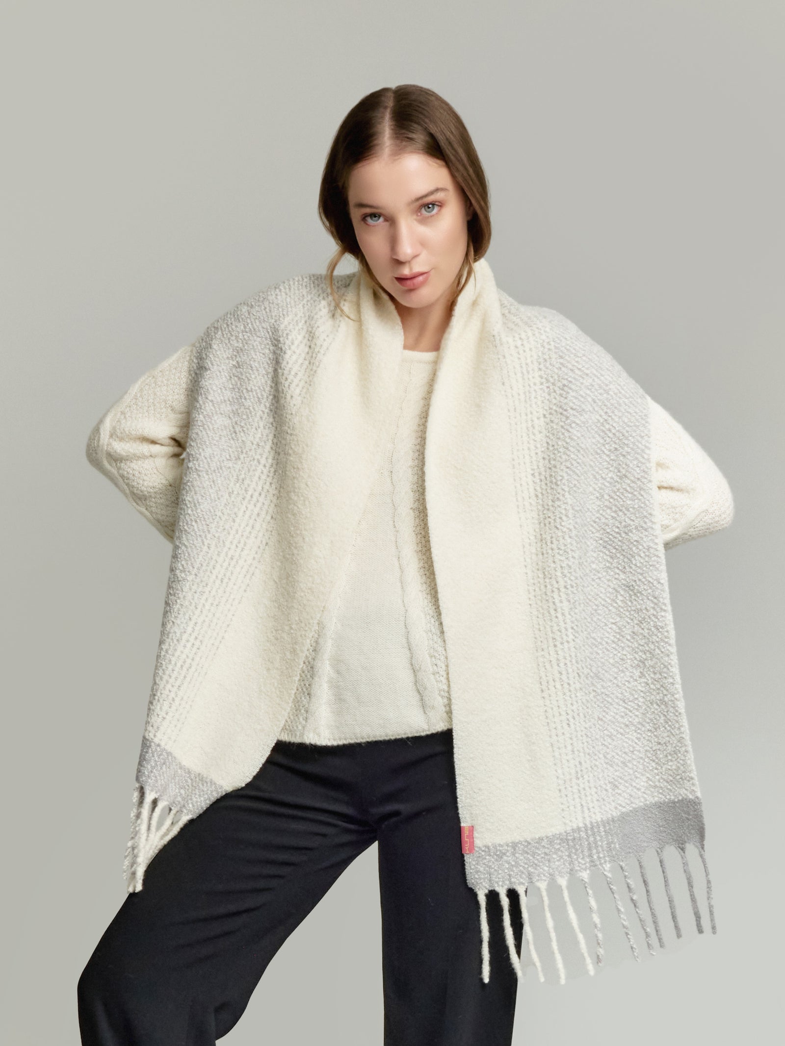 Bufanda Yanapi Baby Alpaca Color Gris