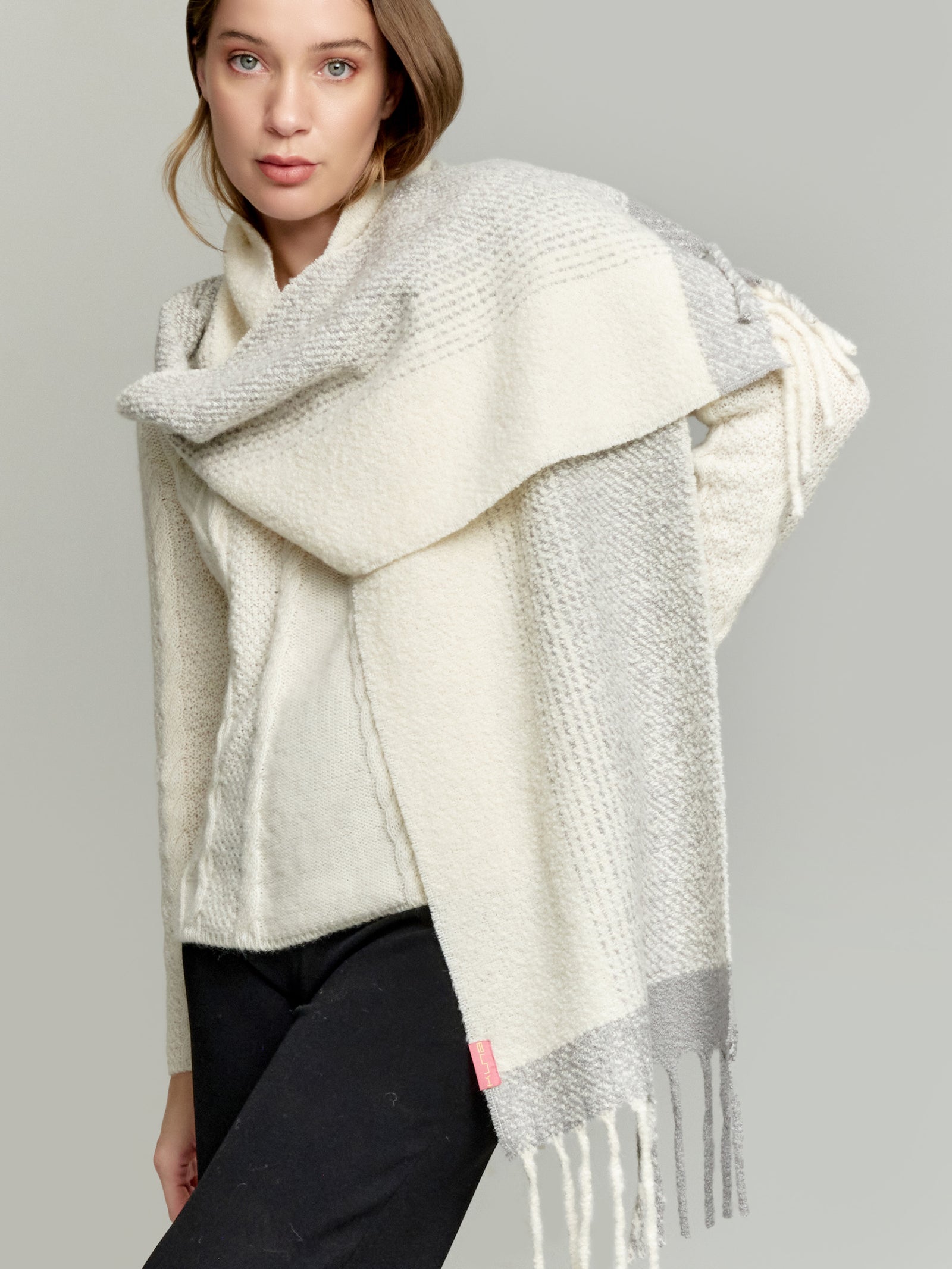 Bufanda Yanapi Baby Alpaca Color Gris