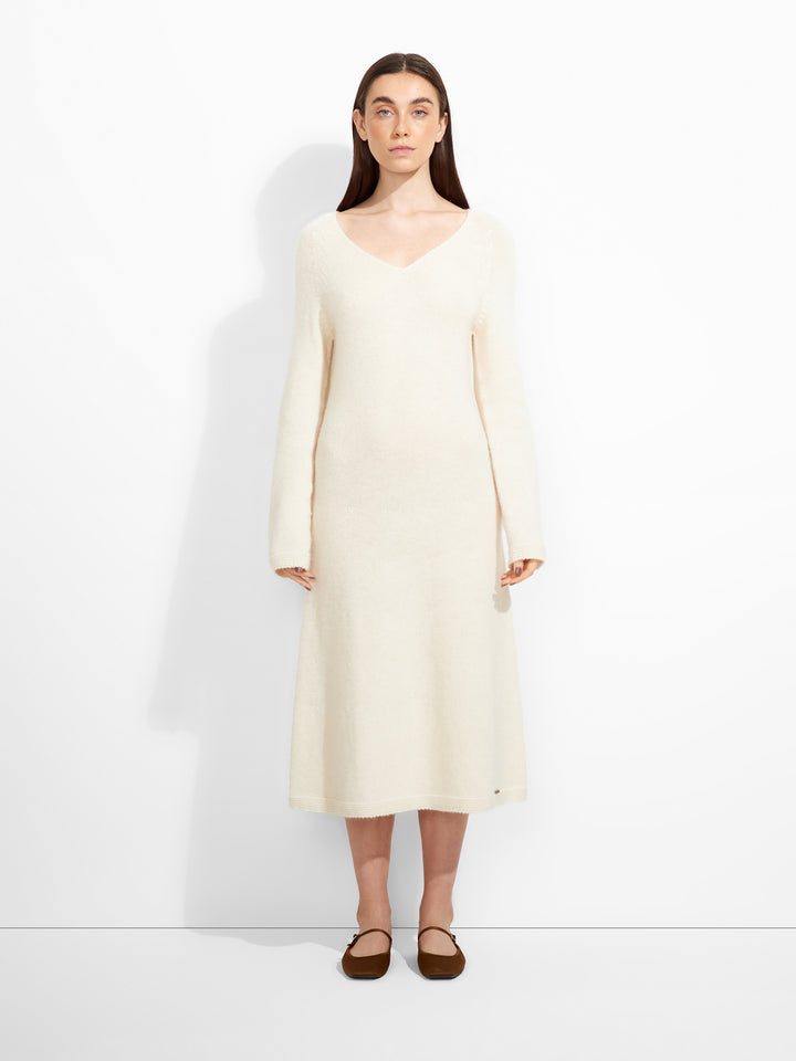 Vestido Zafina de baby alpaca color crudo