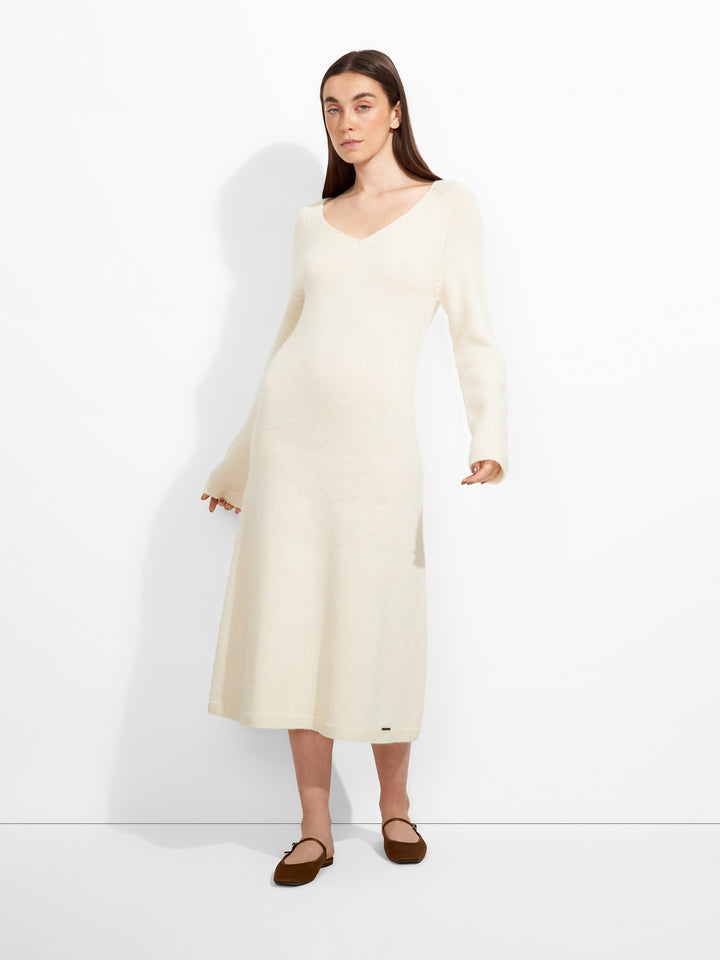 Vestido Zafina de baby alpaca color crudo
