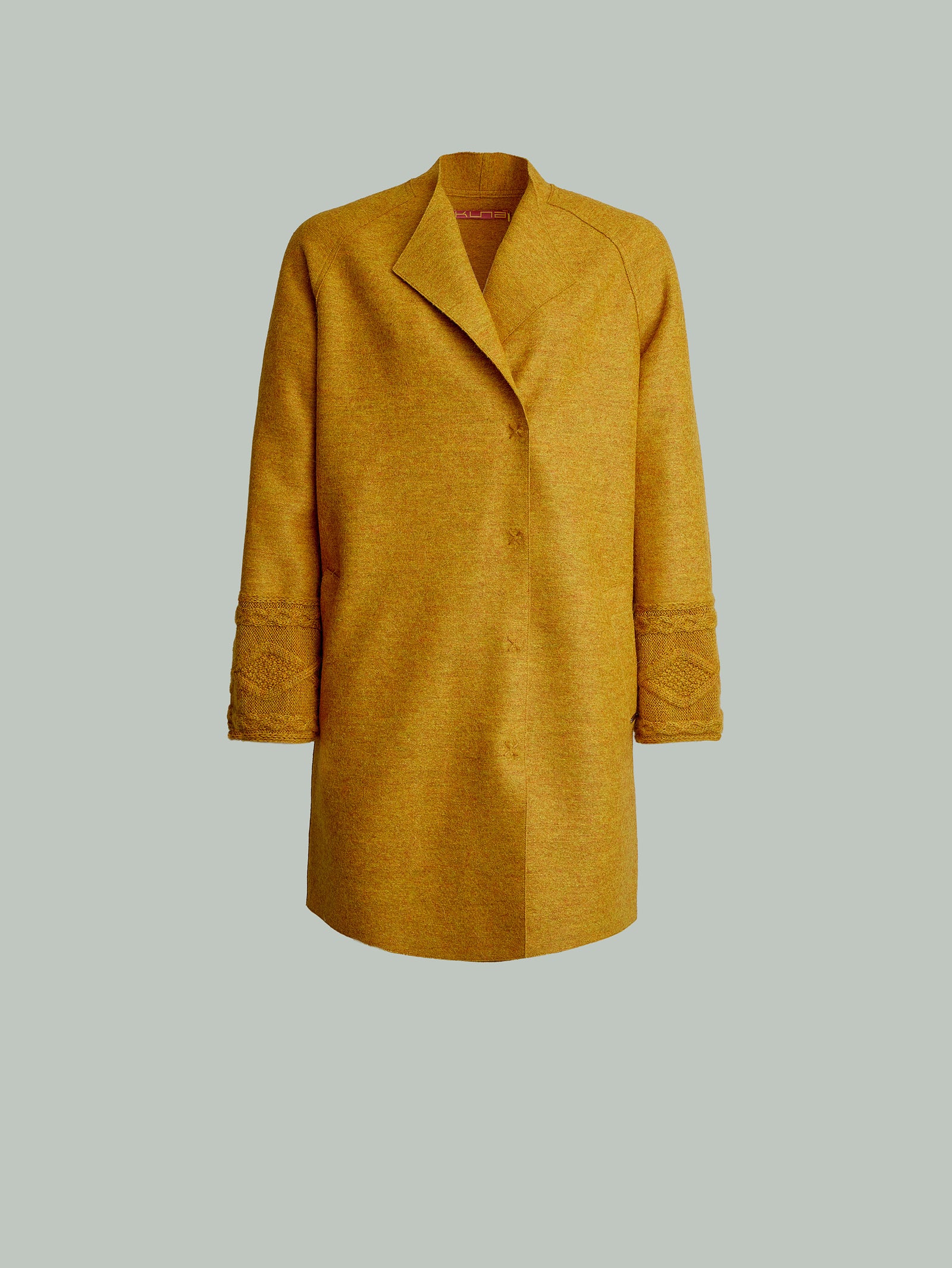 Abrigo Yoshiko de alpaca color amarillo