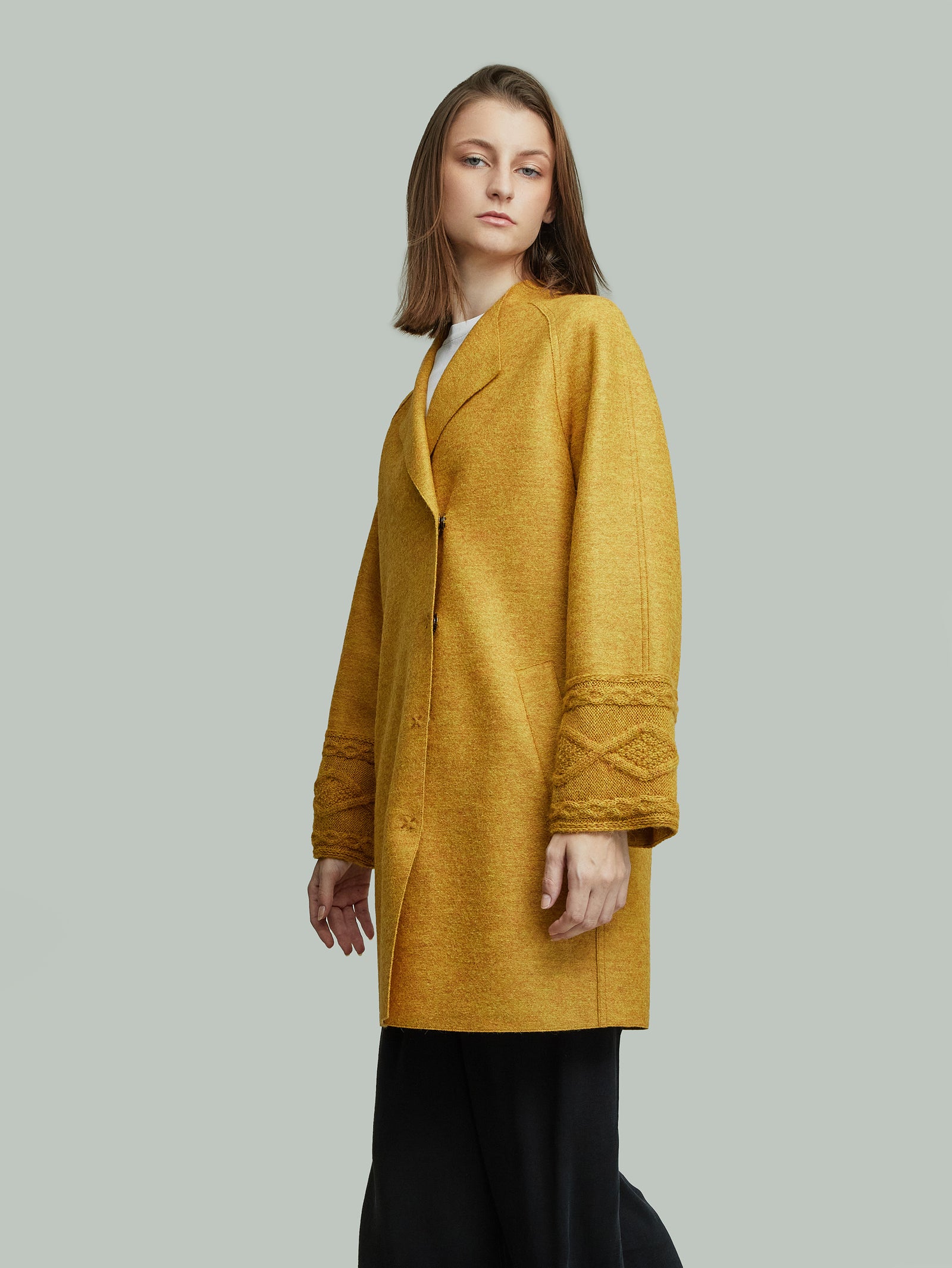 Abrigo Yoshiko de alpaca color amarillo