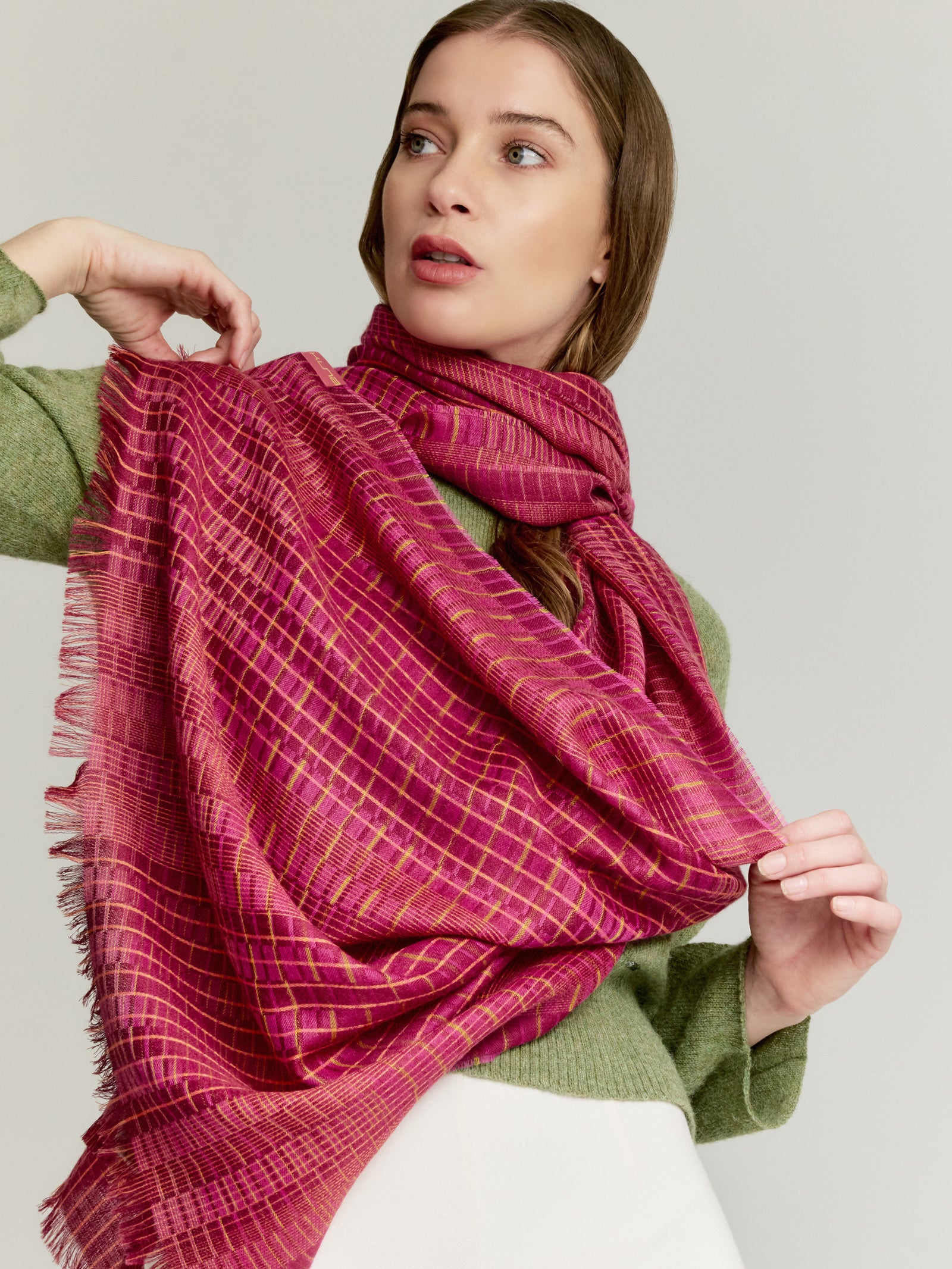 Vermondi Shawl Baby Alpaca Color Fuchsia