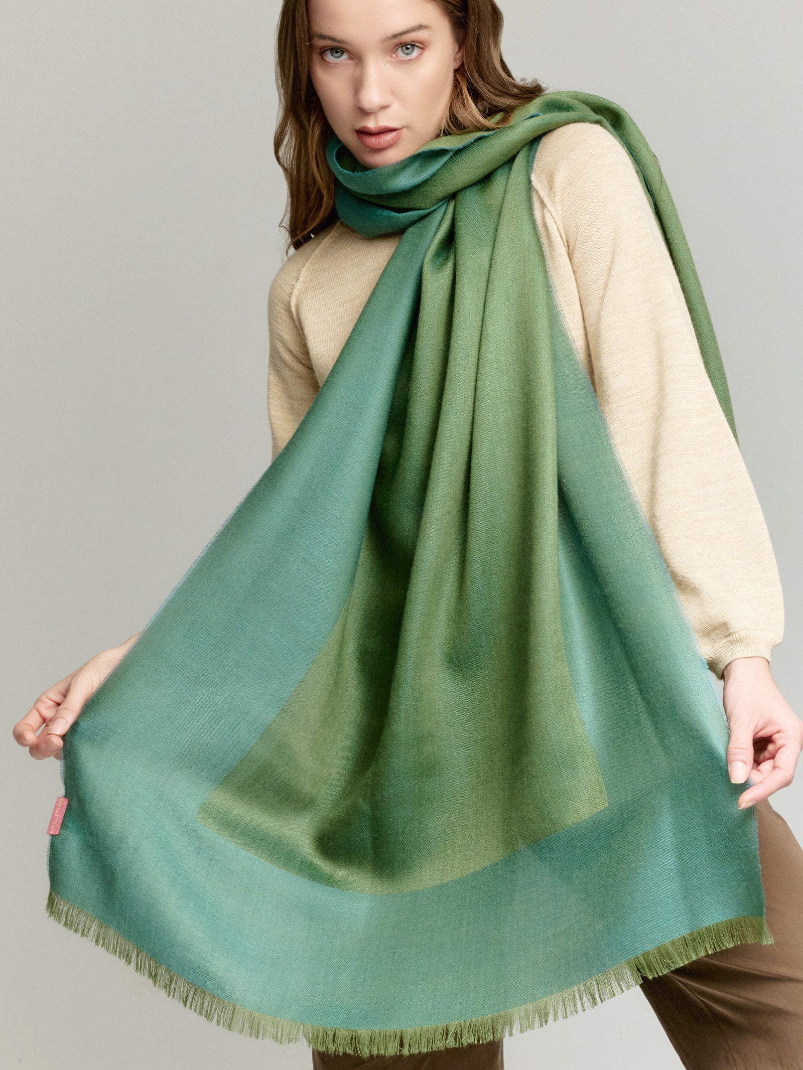 Chal Vaes de Baby Alpaca Color Verde