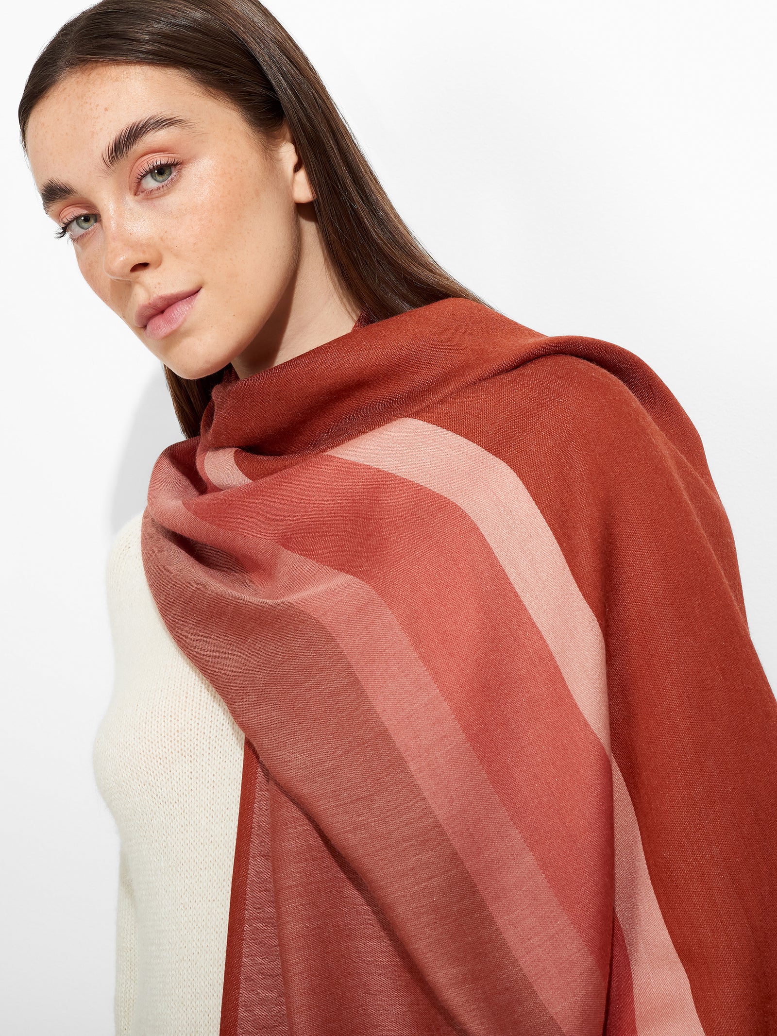 Zarry Shawl Baby Alpaca Color Rojo