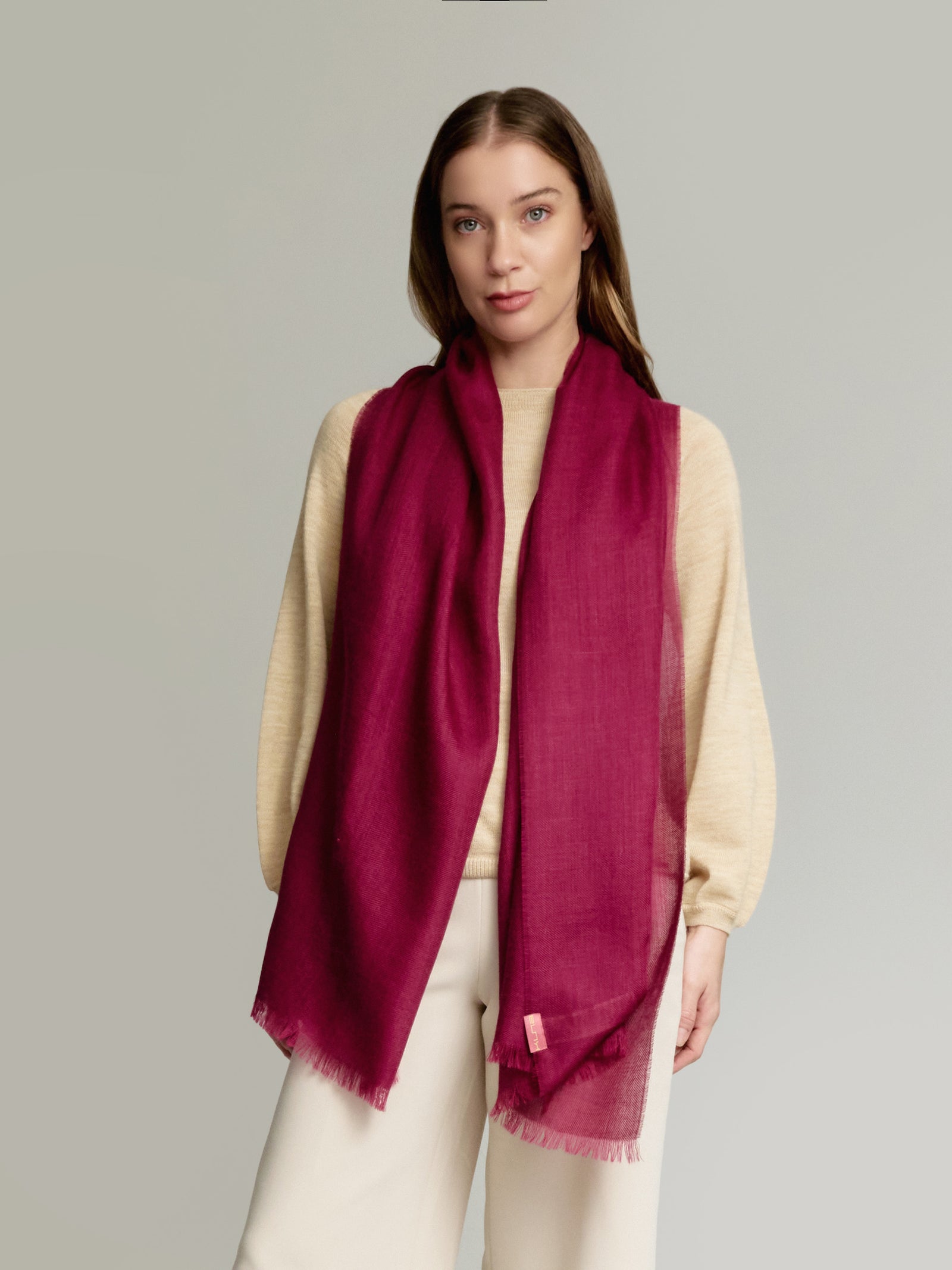 Mantón Amareto Alpaca Bebé Color Cereza