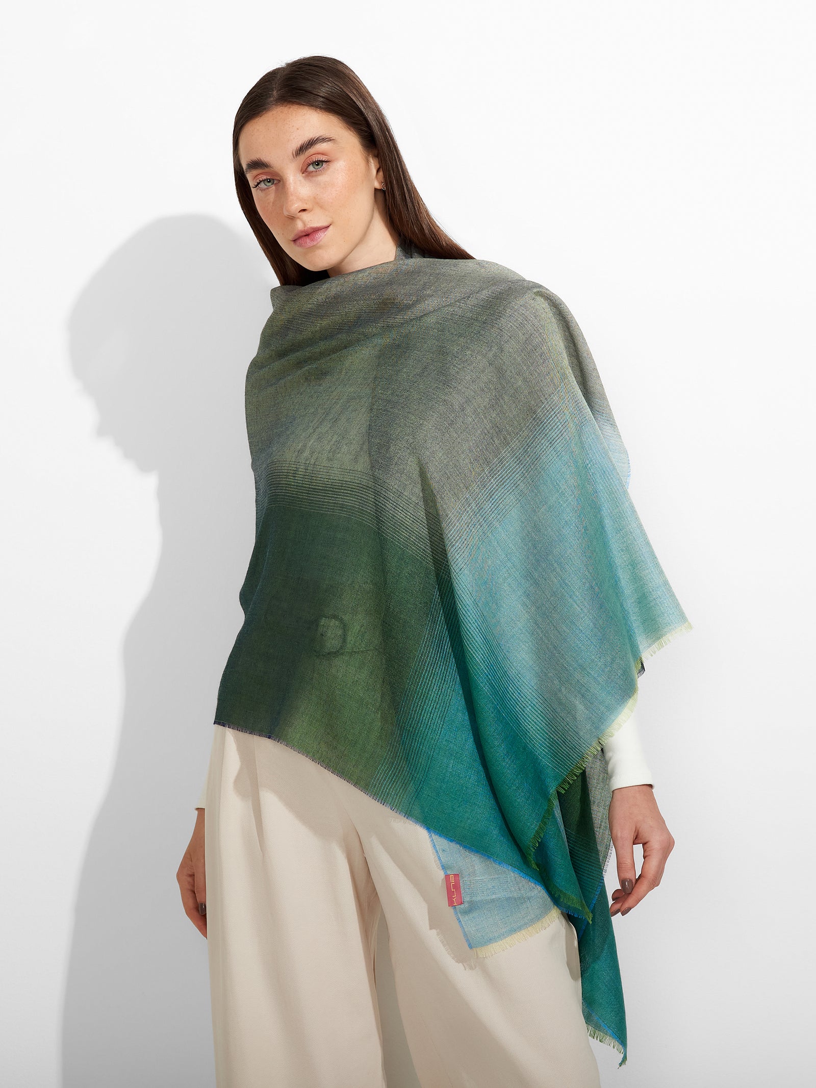 Zulma Chal de Alpaca Bebé Color Gris