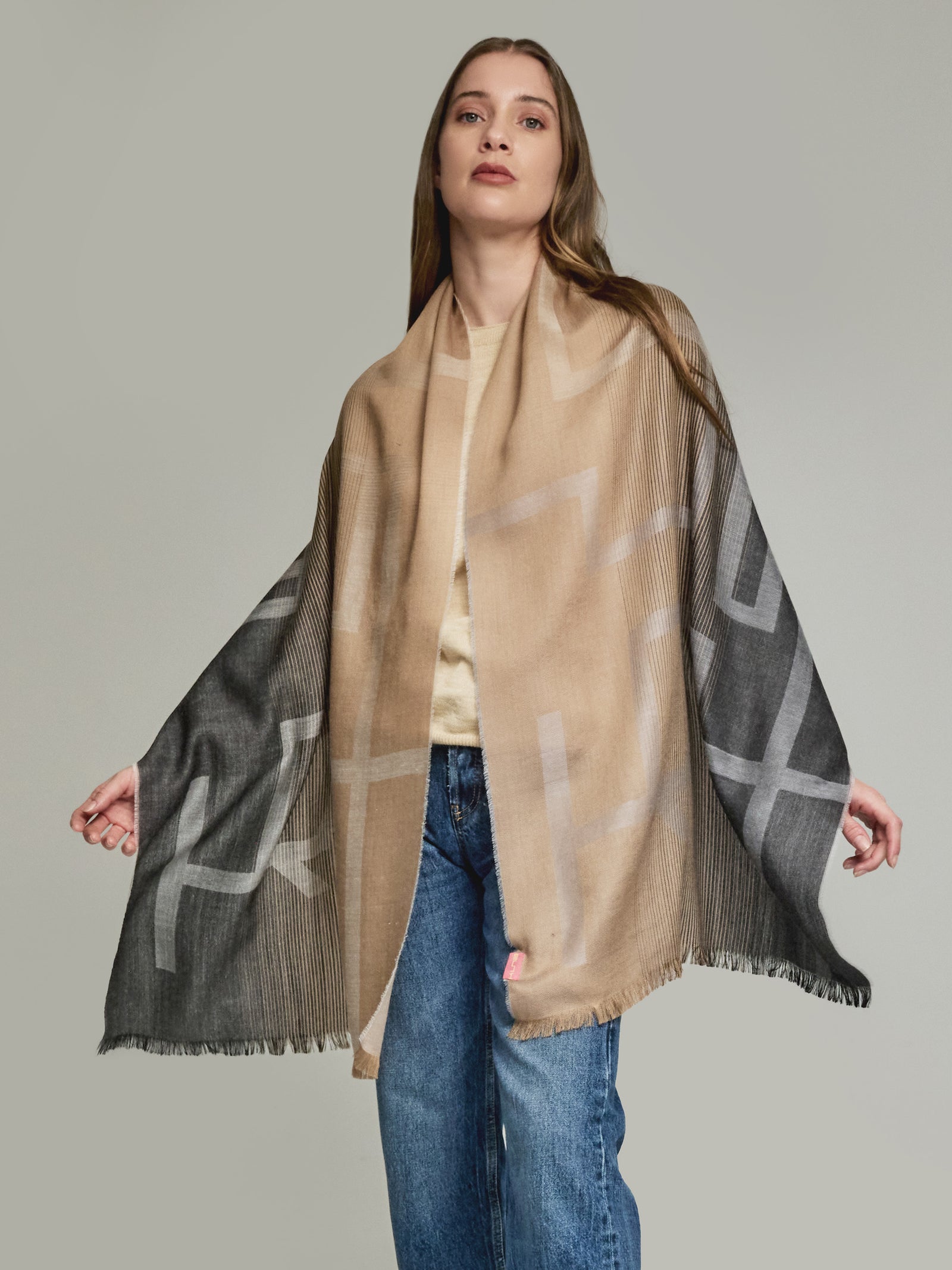 Yrati Shawl Baby Alpaca Color Black