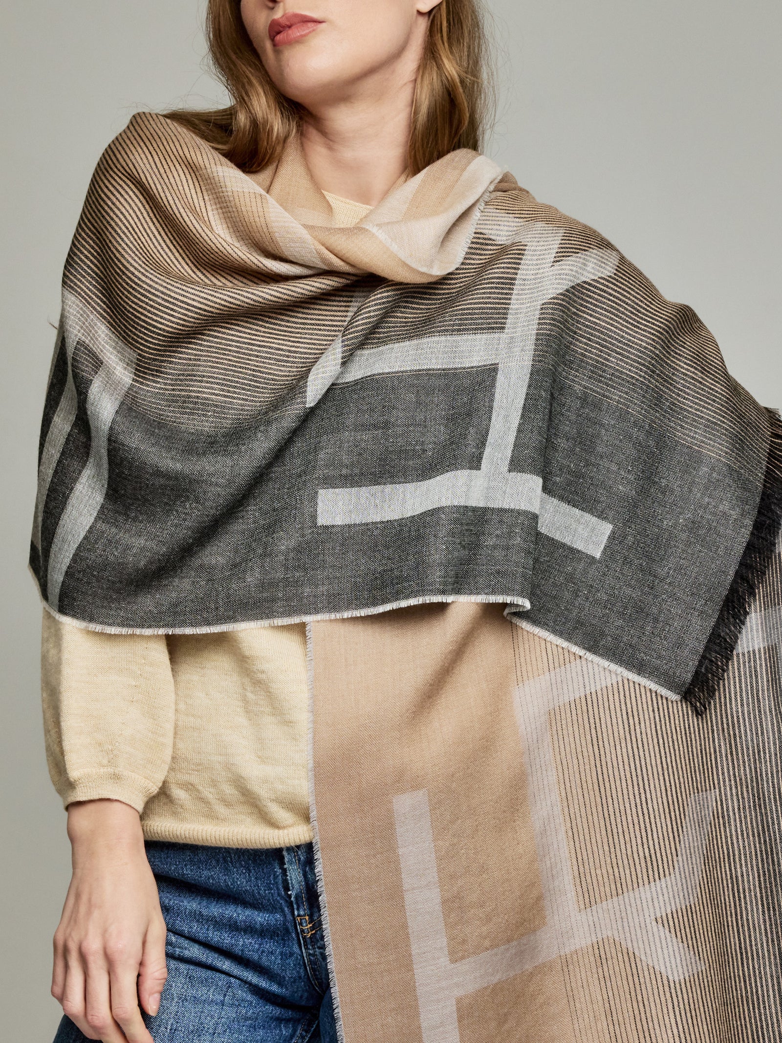 Yrati Shawl Baby Alpaca Color Black