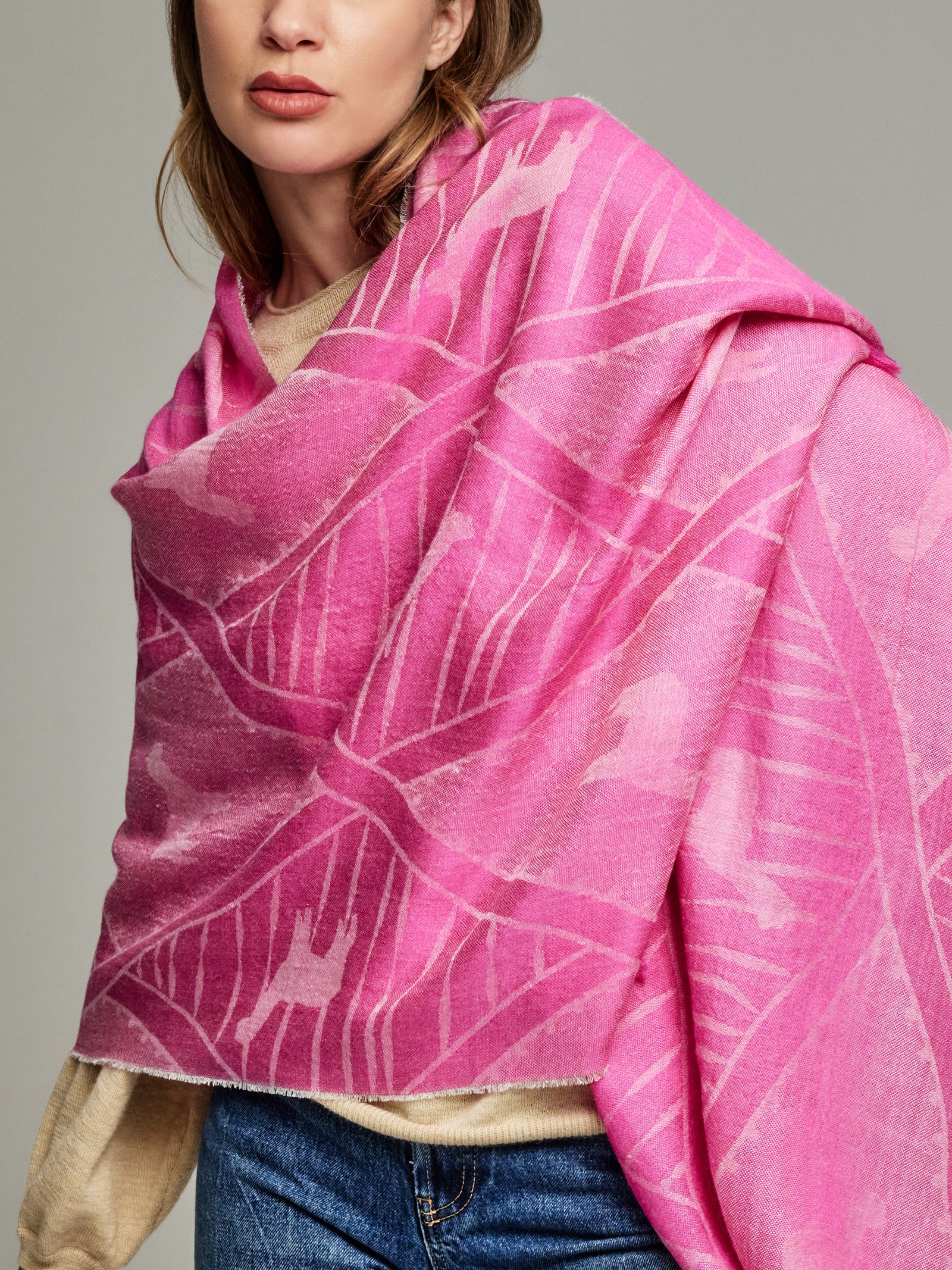 Yuca Shawl Baby Alpaca Color Fuchsia
