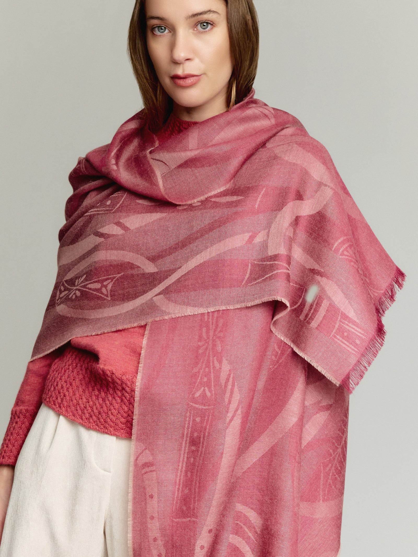 Yulene Shawl Baby Alpaca Color Cherry