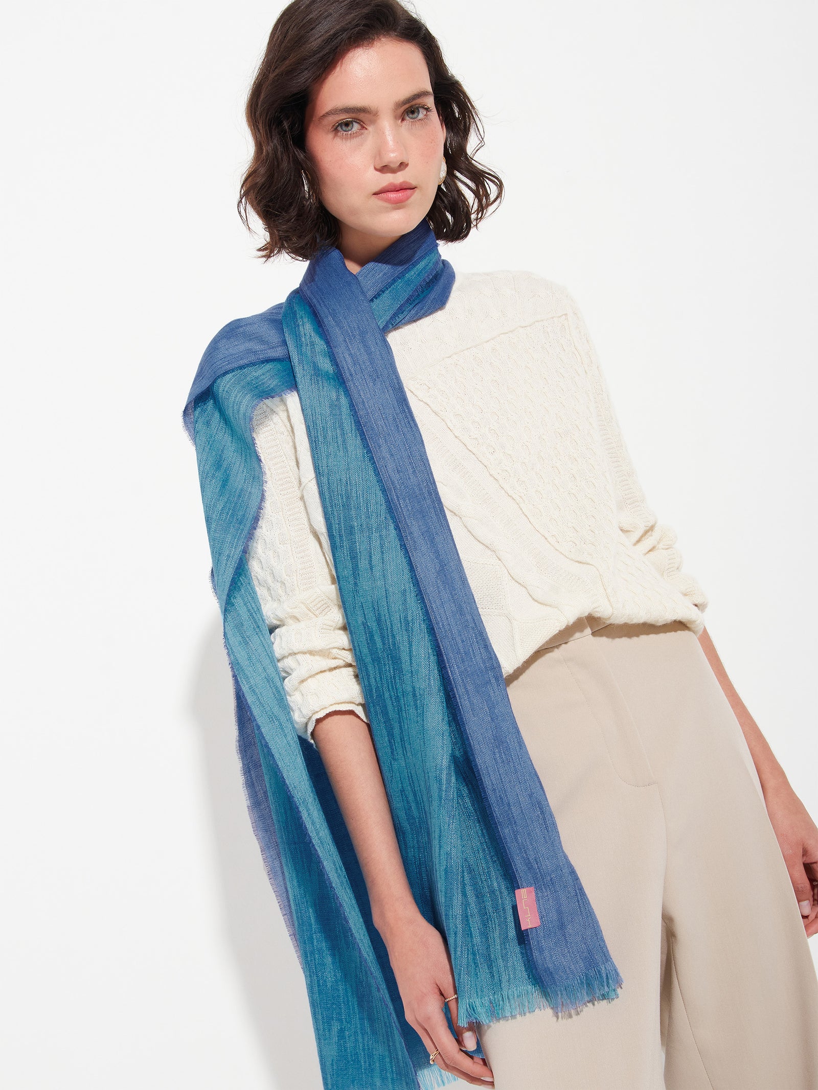 Chal Zankov de baby alpaca color azul