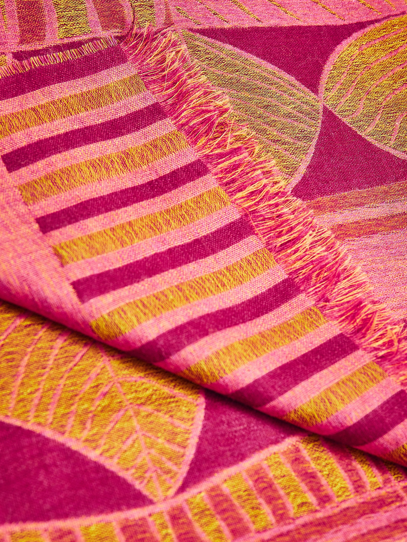 Ysiel Shawl Baby Alpaca Color Fuchsia