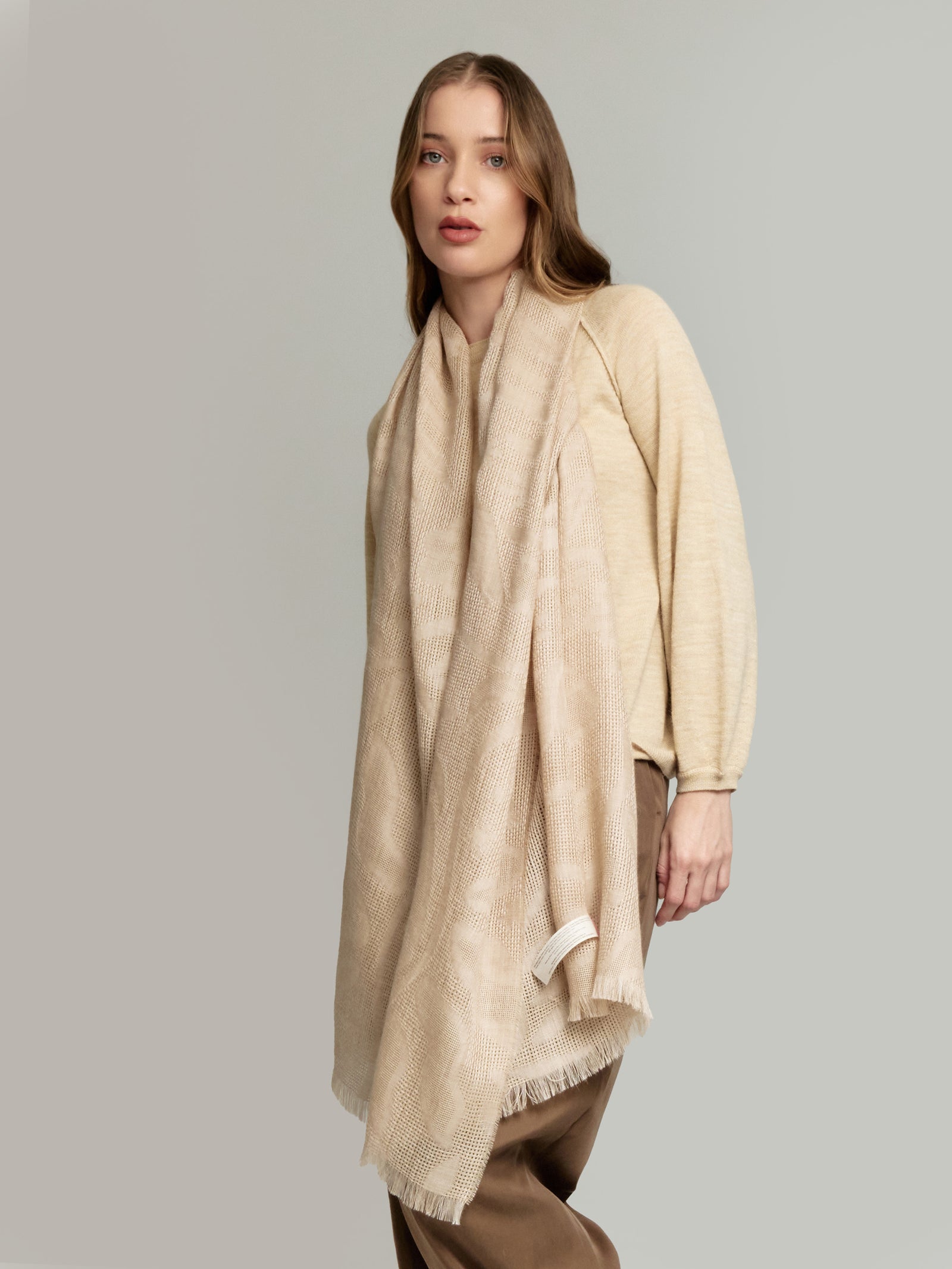 Yruma Shawl Baby Alpaca Color Beige
