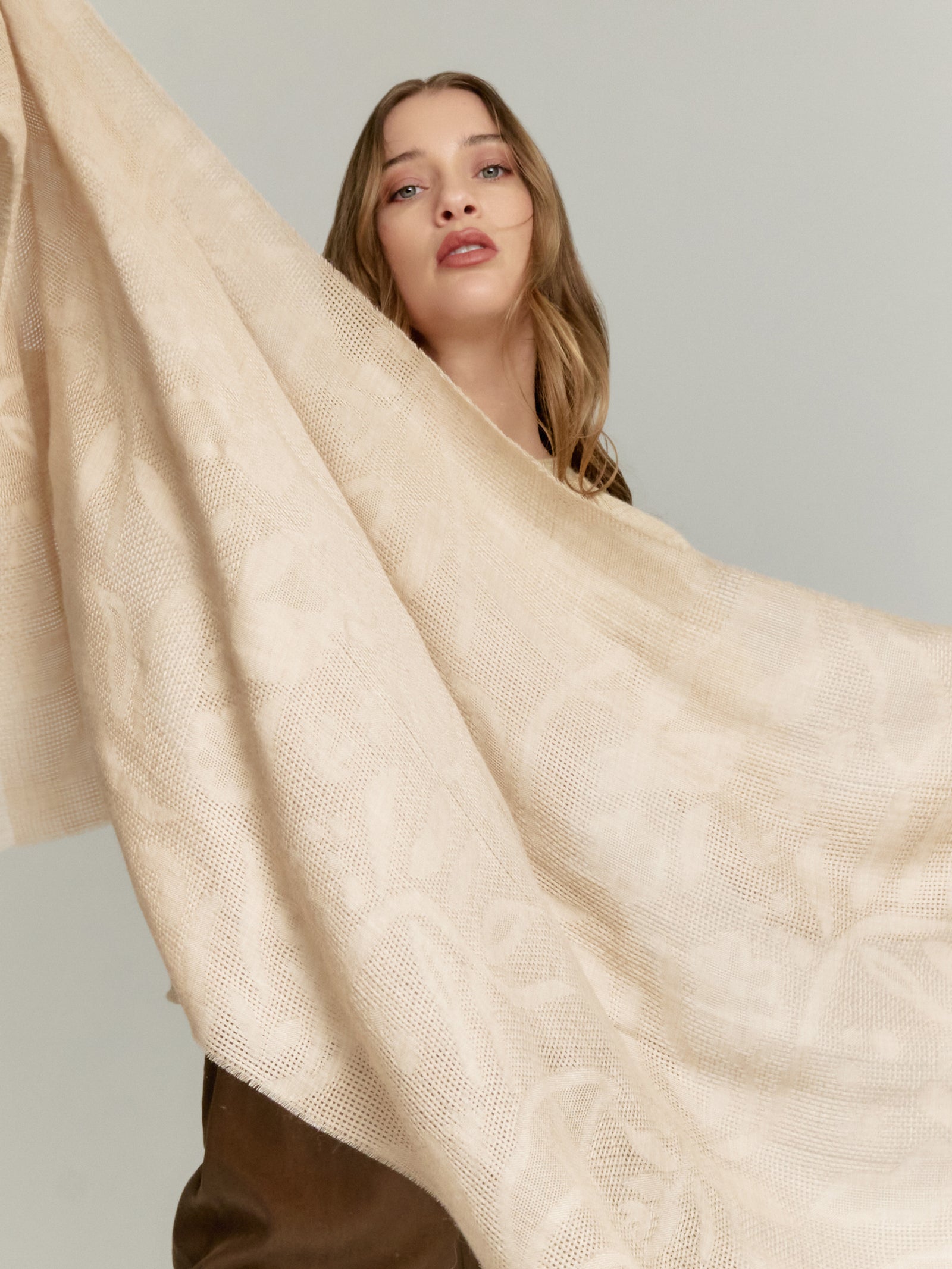 Yruma Shawl Baby Alpaca Color Beige
