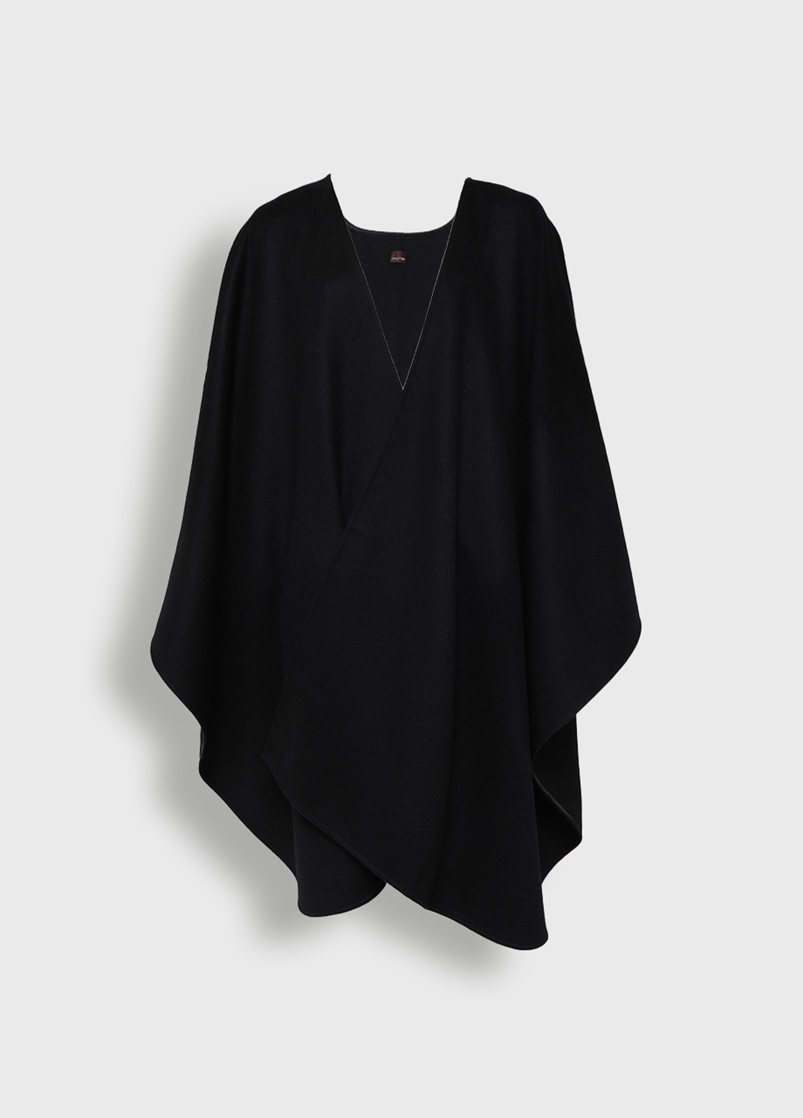 Grun - Royal Alpaca Cape Royal Alpaca Color Black