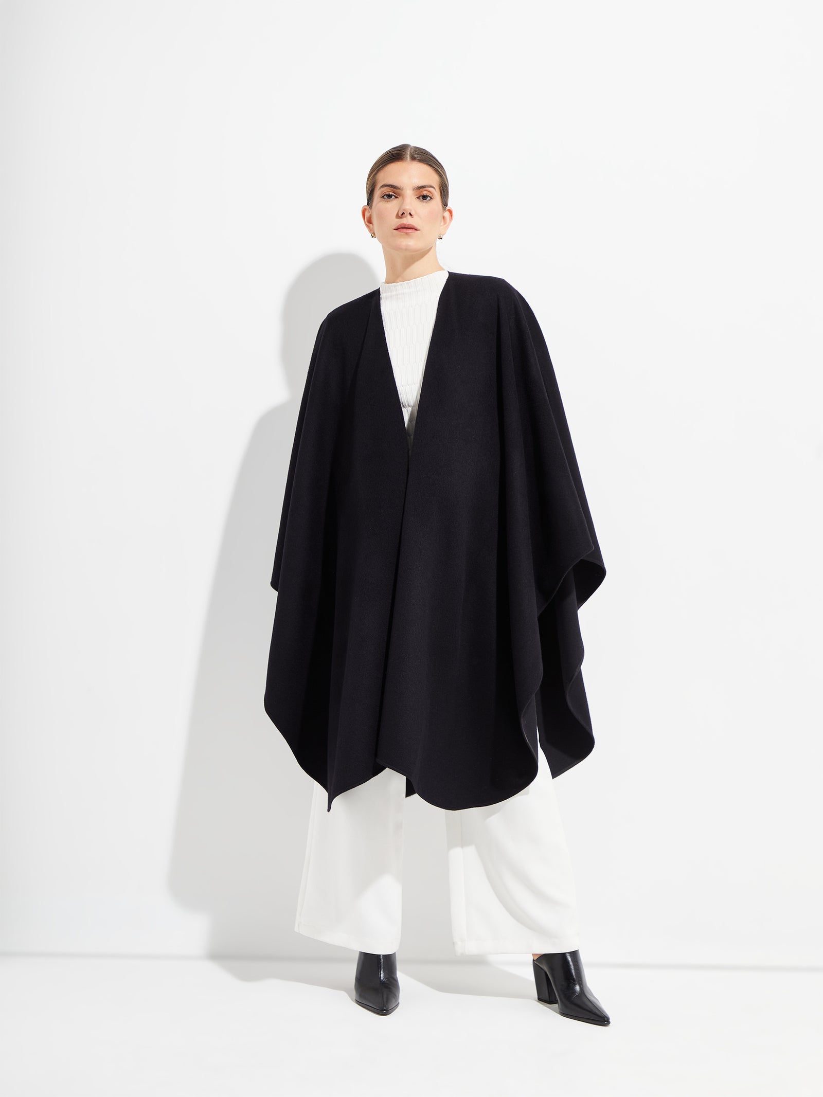 Grun - Royal Alpaca Cape Royal Alpaca Color Black