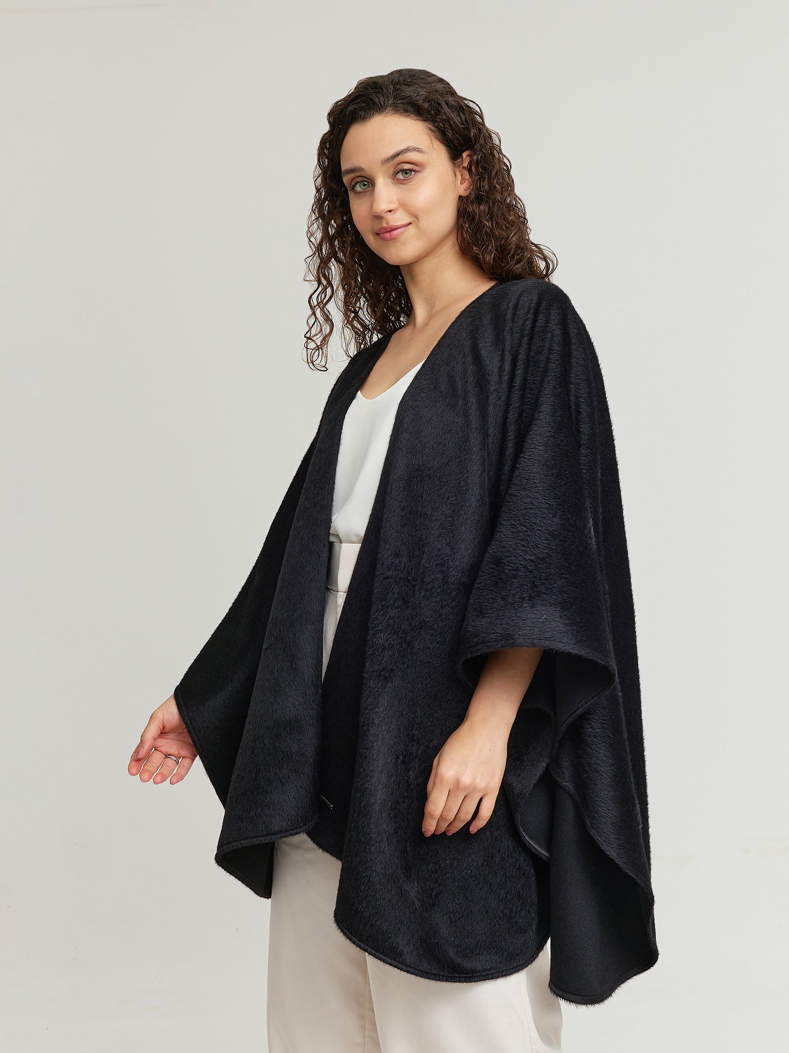Gil Cape Baby Alpaca Color Black