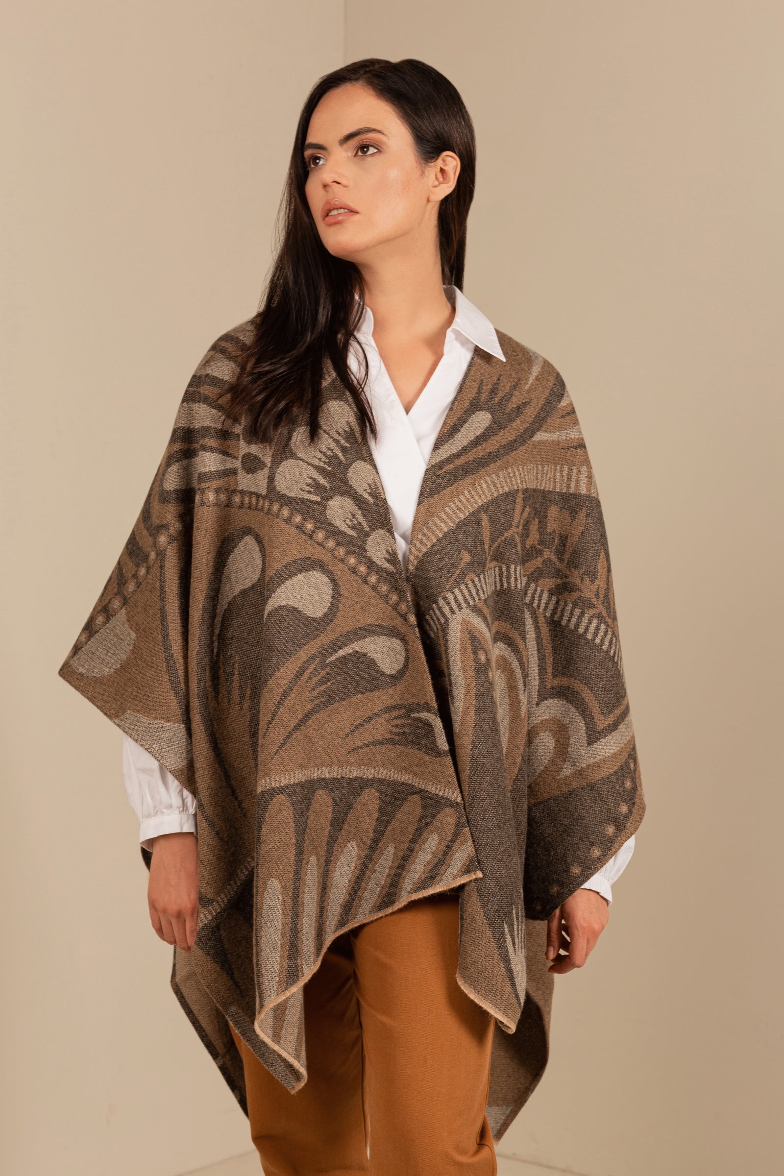 Usher Cape Baby Alpaca Color Brown