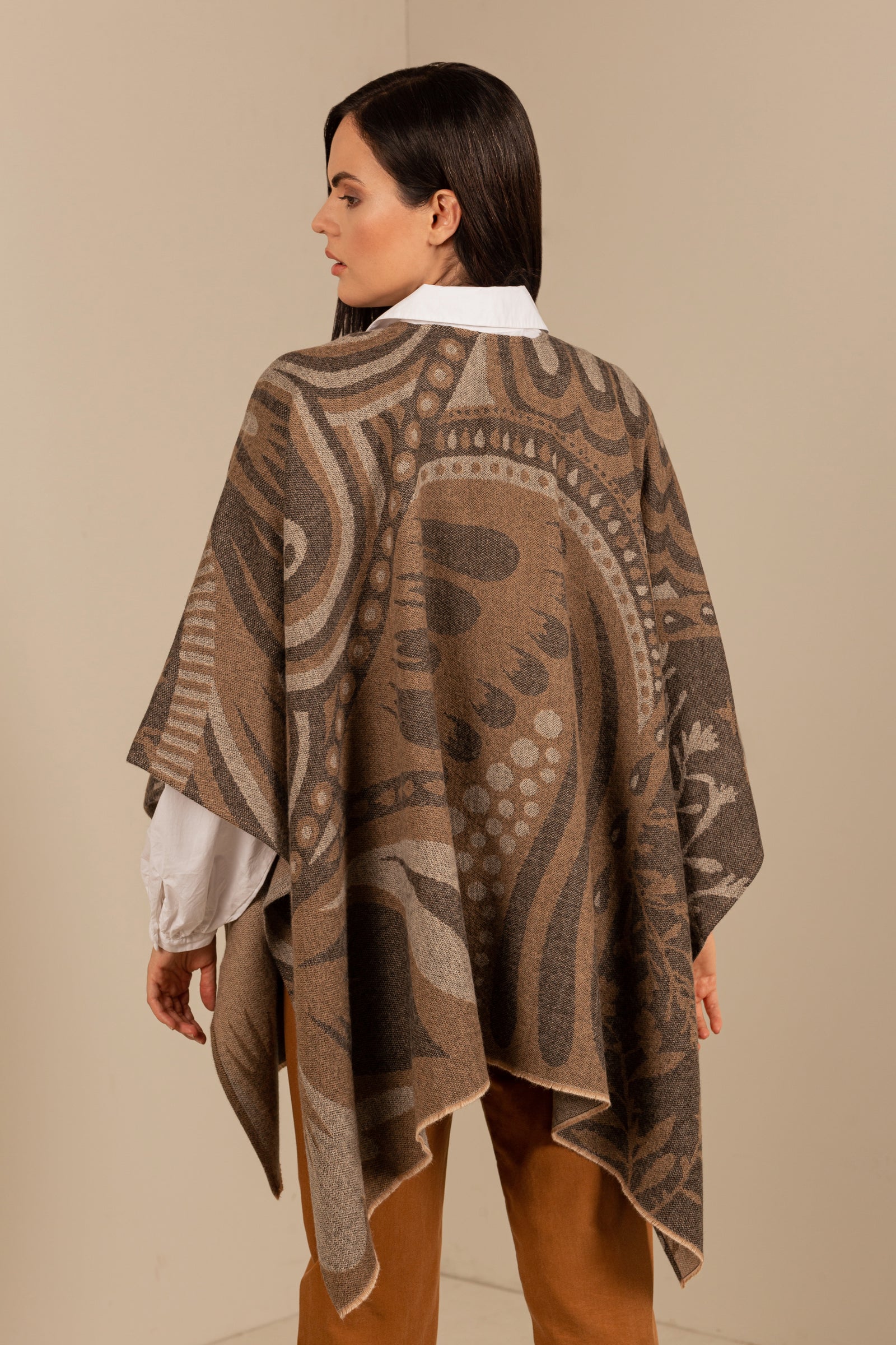 Usher Cape Baby Alpaca Color Brown