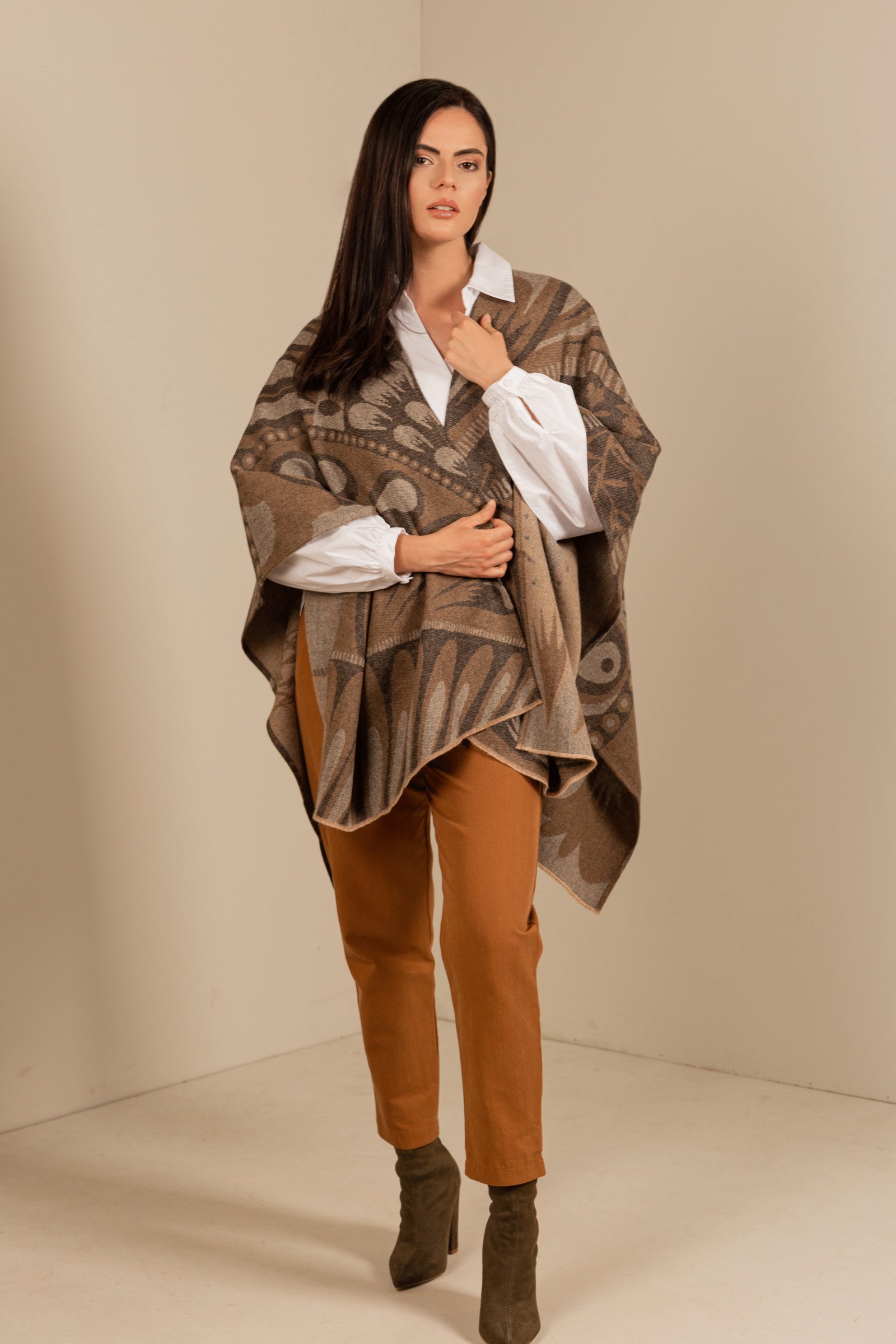 Usher Cape Baby Alpaca Color Brown