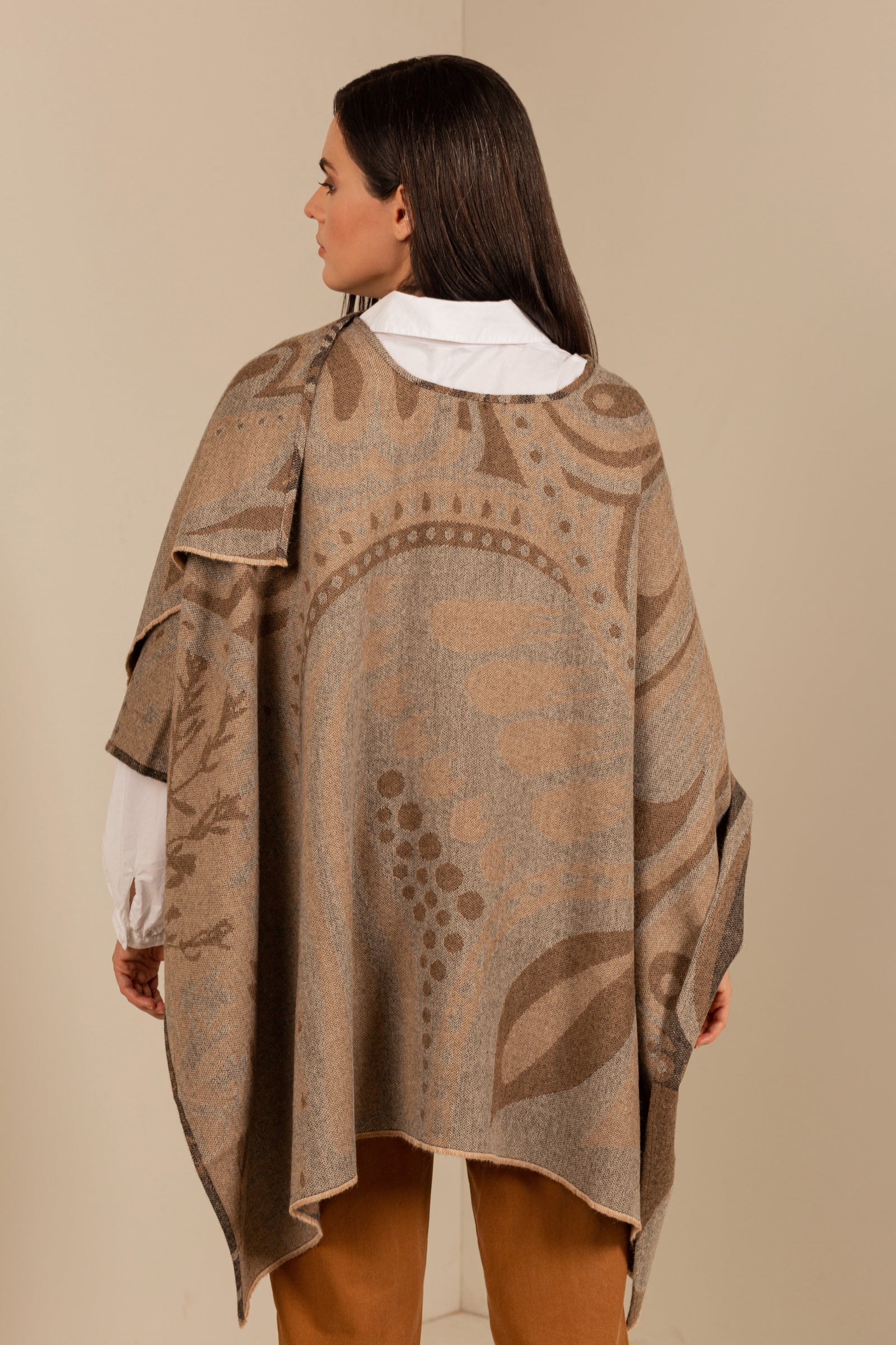 Usher Cape Baby Alpaca Color Brown