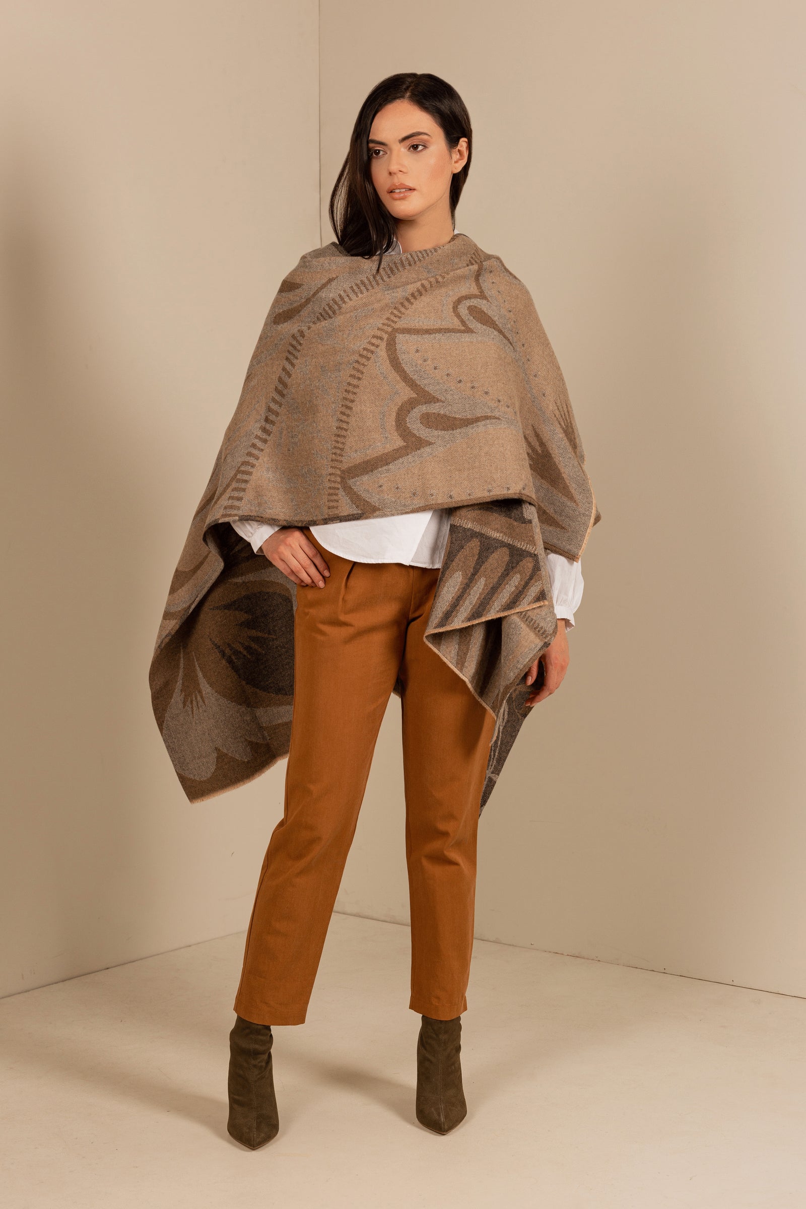 Usher Cape Baby Alpaca Color Brown