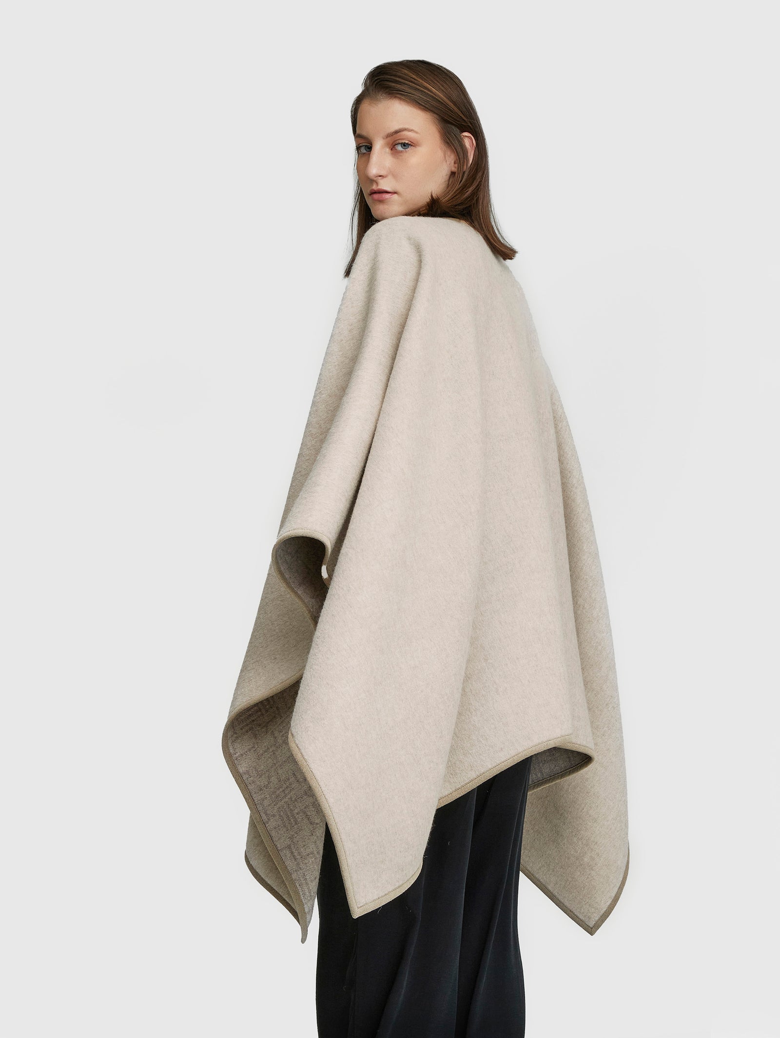 Yper Cape Baby Alpaca Color Beige
