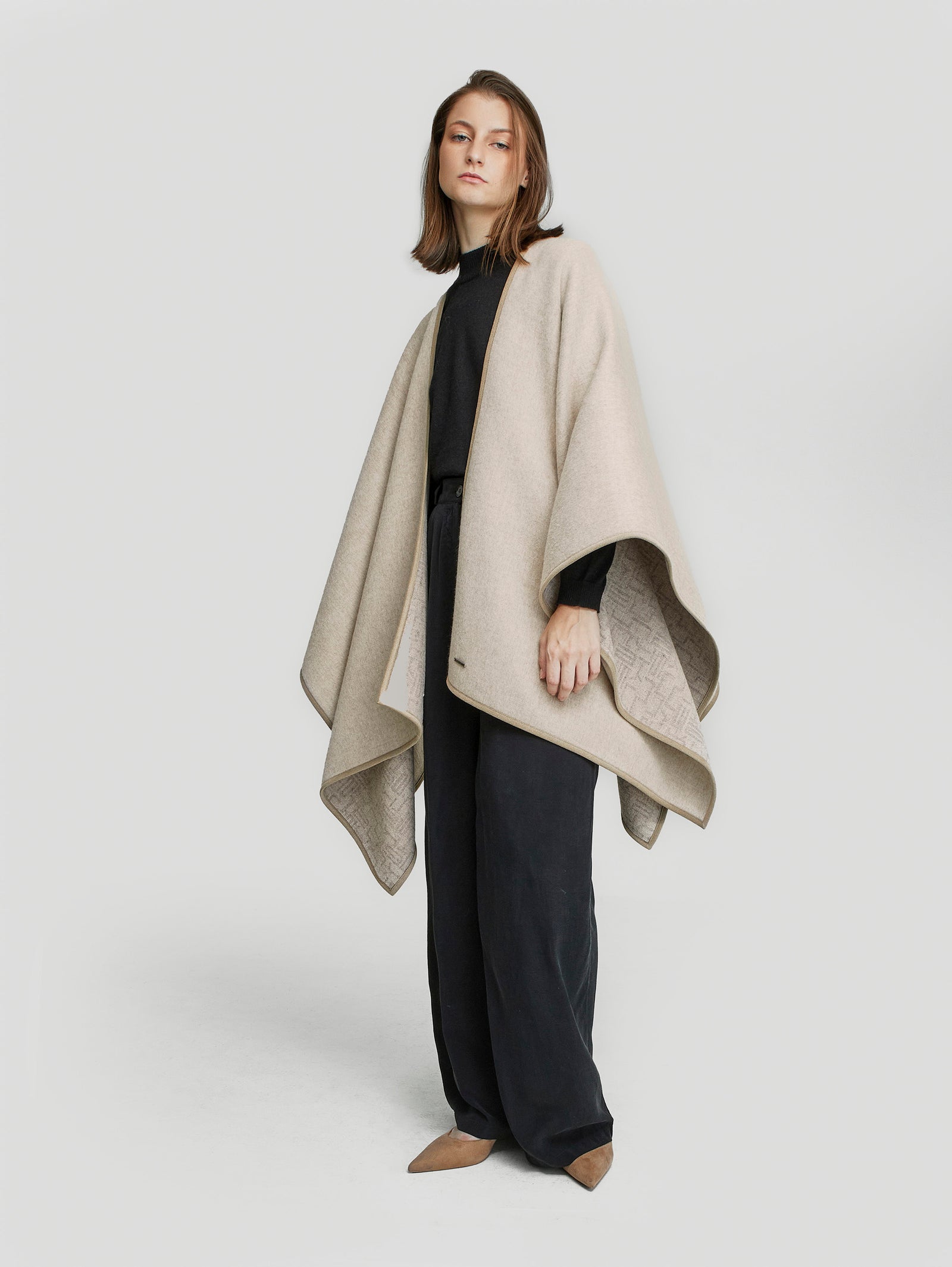 Yper Cape Baby Alpaca Color Beige