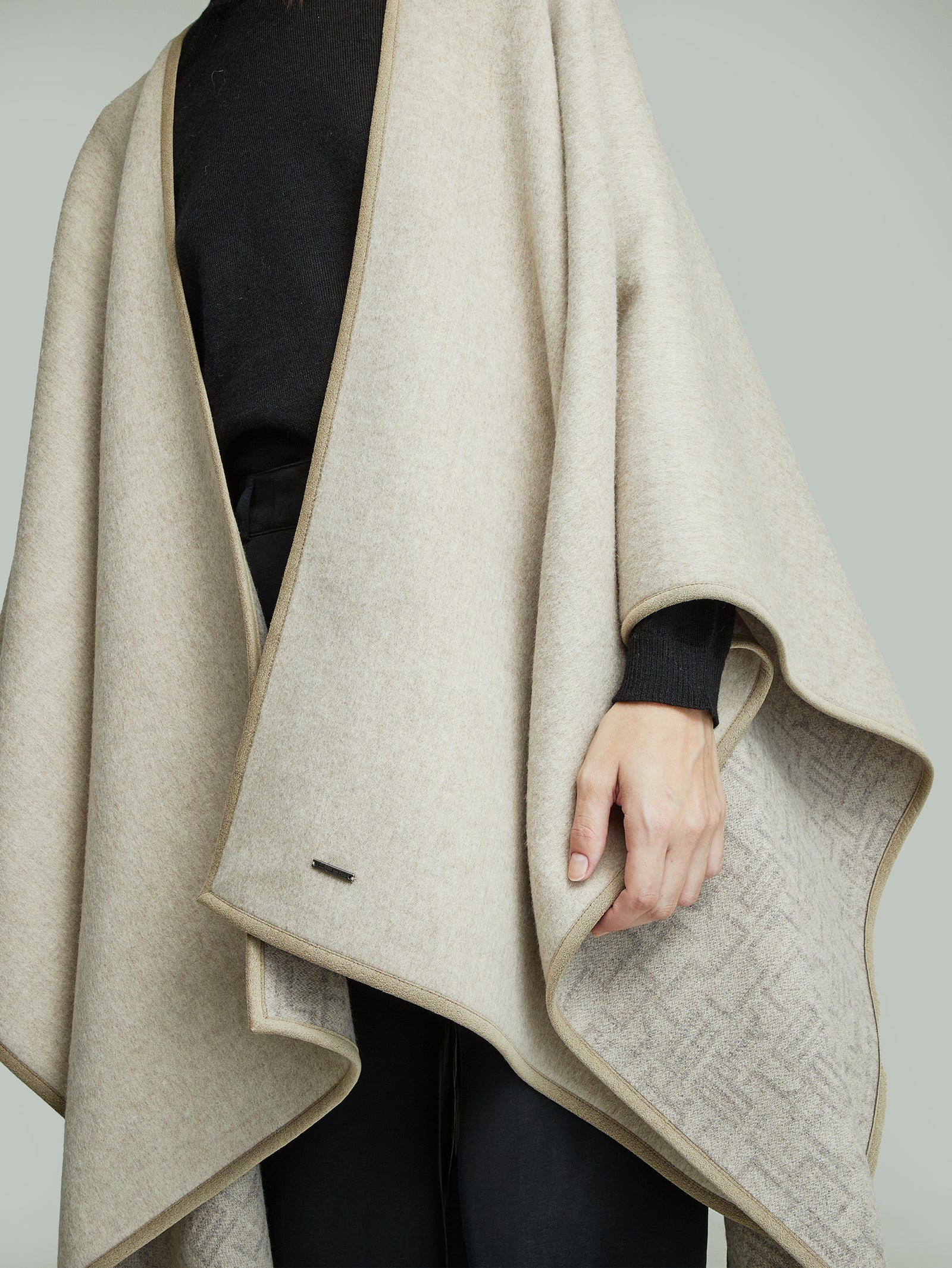 Yper Cape Baby Alpaca Color Beige