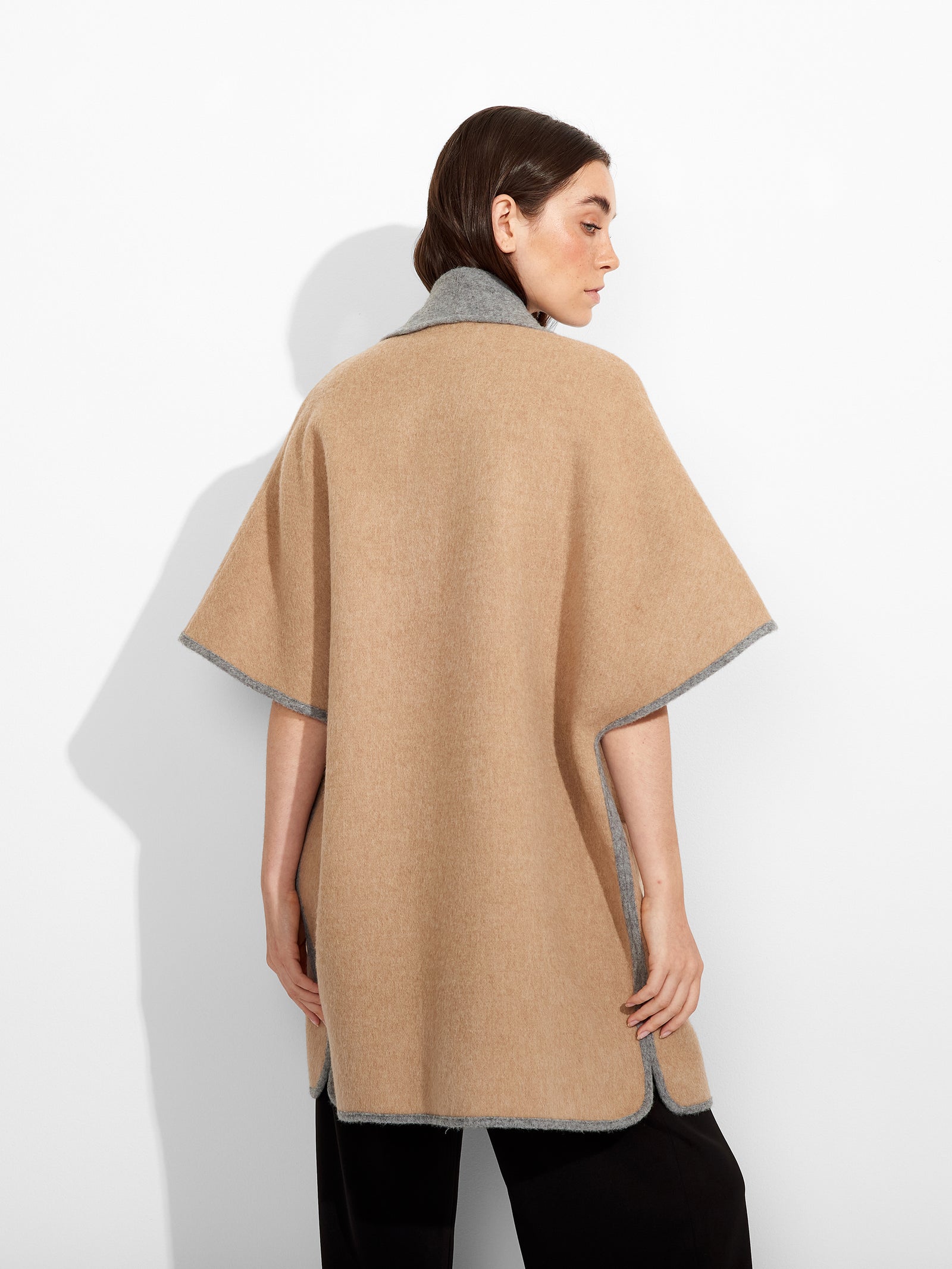 Zea Cape Baby Alpaca Color Beige