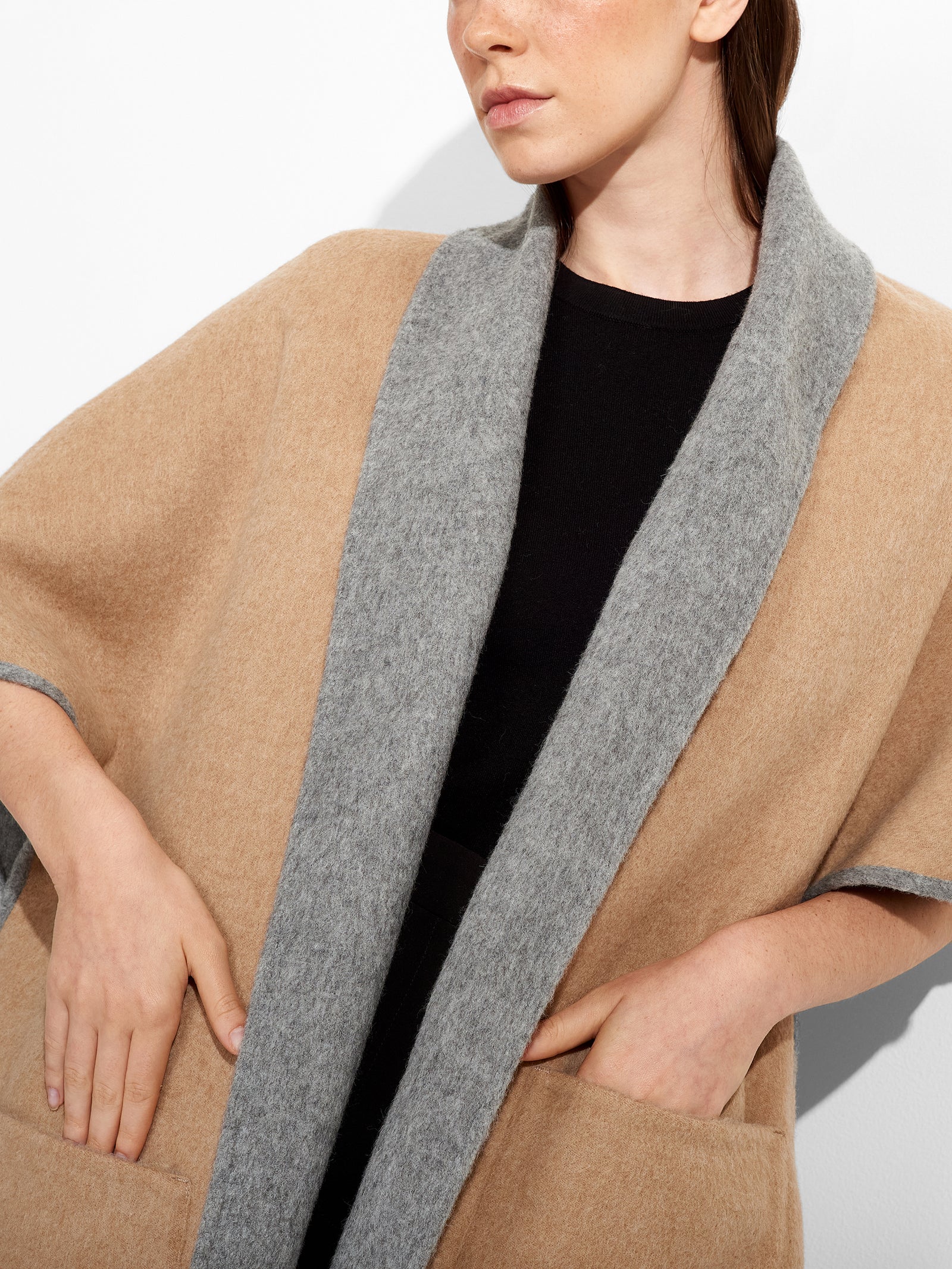 Zea Cape Baby Alpaca Color Beige