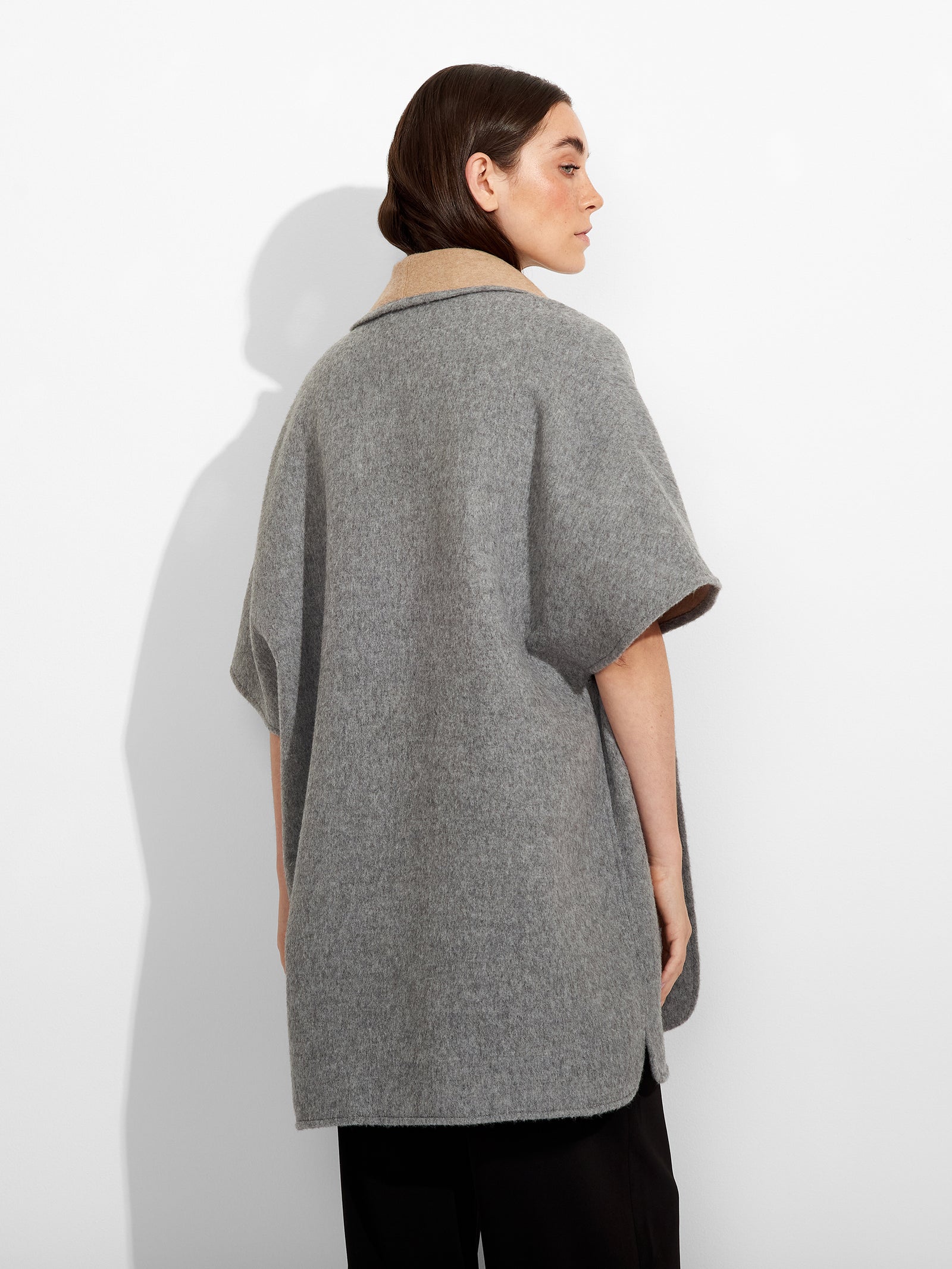 Zea Cape Baby Alpaca Color Beige