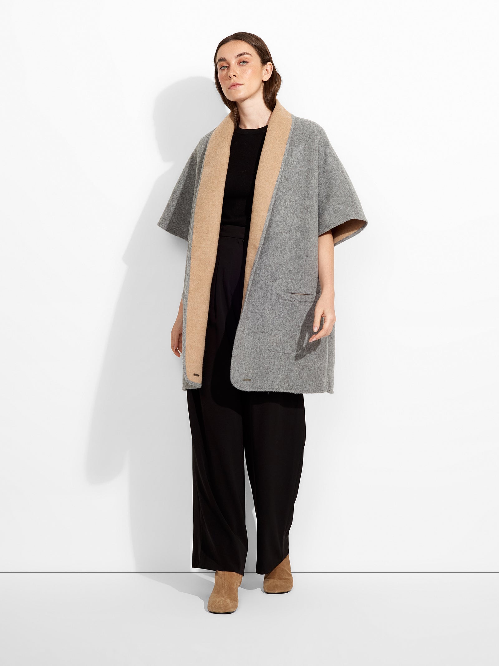 Zea Cape Baby Alpaca Color Beige