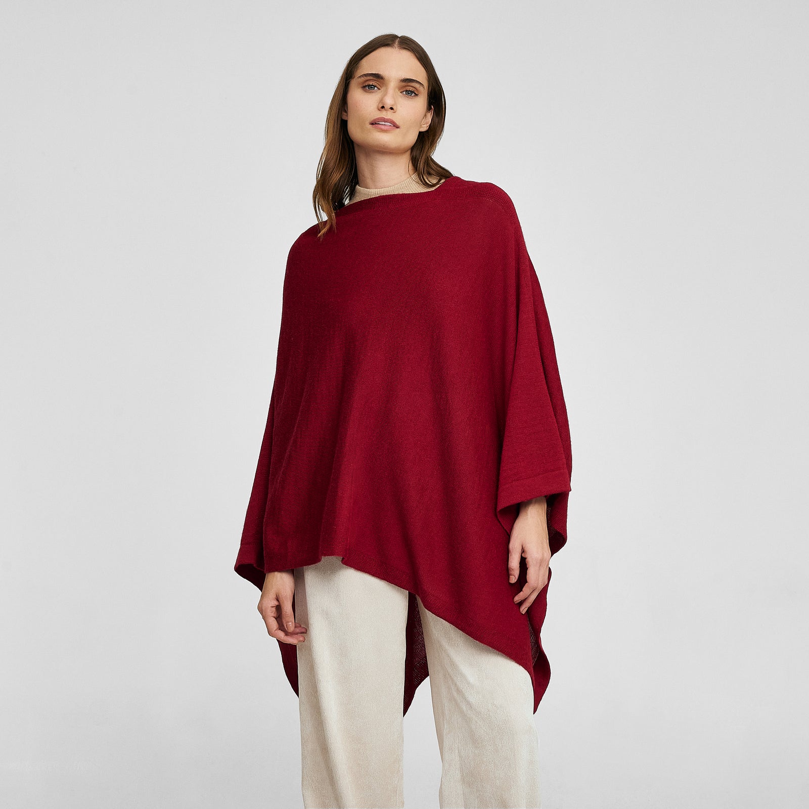 Almendra Poncho Baby Alpaca Color Guinda