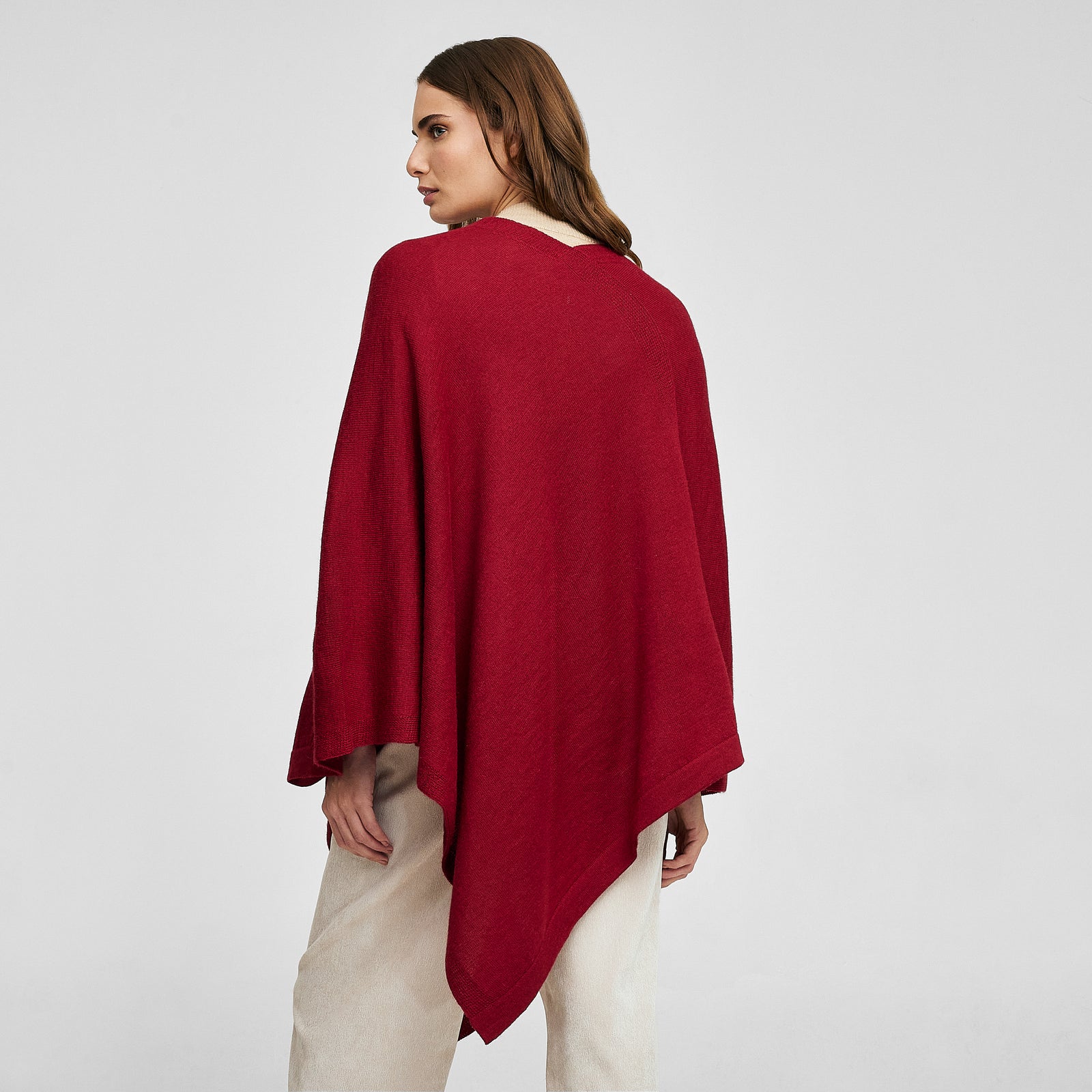 Almendra Poncho Baby Alpaca Color Guinda