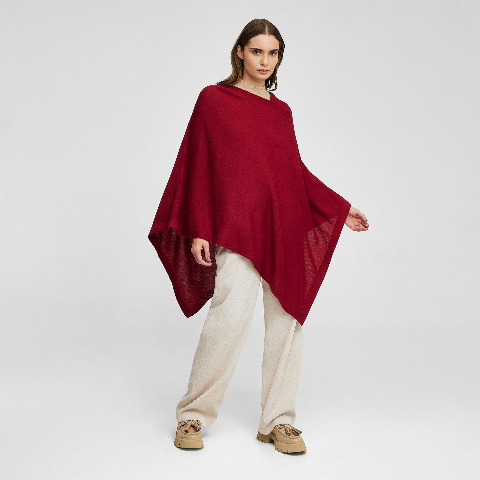 Almendra Poncho Baby Alpaca Color Guinda