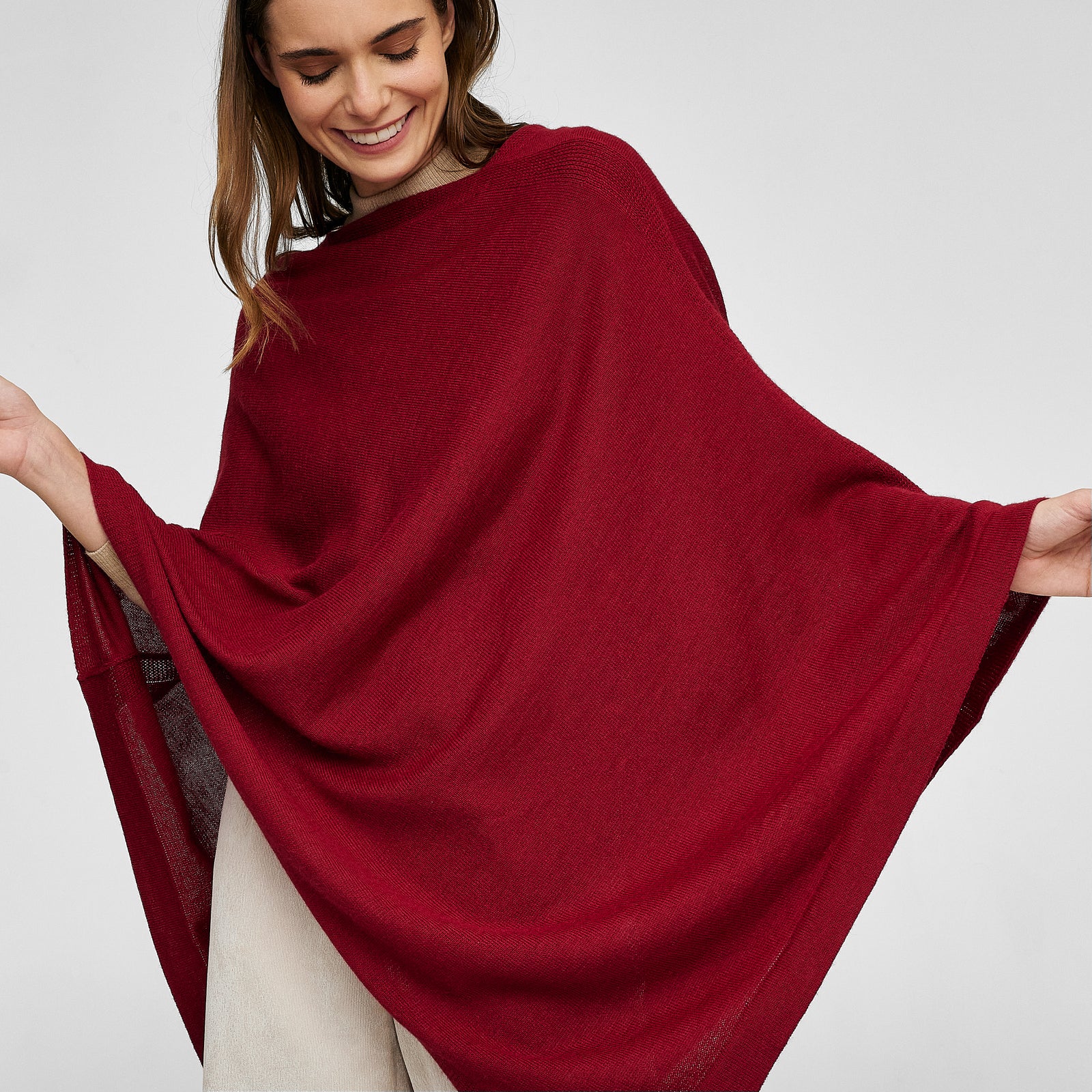 Almendra Poncho Baby Alpaca Color Guinda