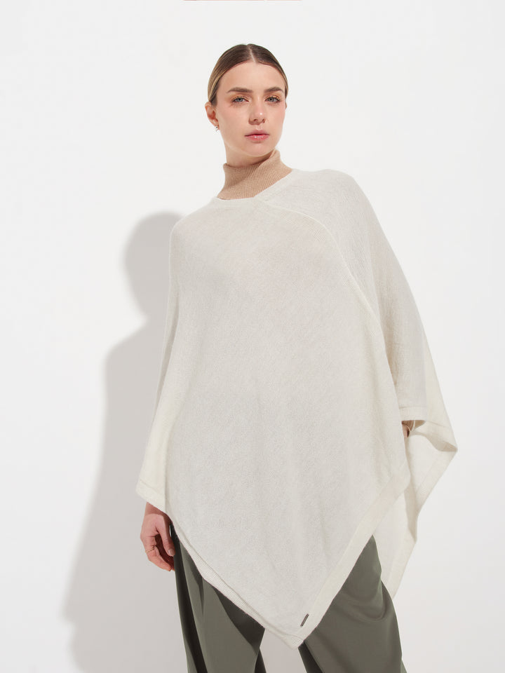 Poncho Almendra De Baby Alpaca Color Ecru
