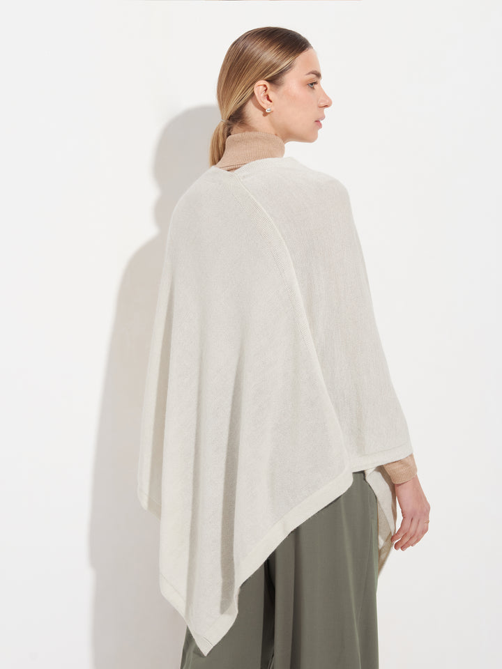 Poncho Almendra De Baby Alpaca Color Ecru
