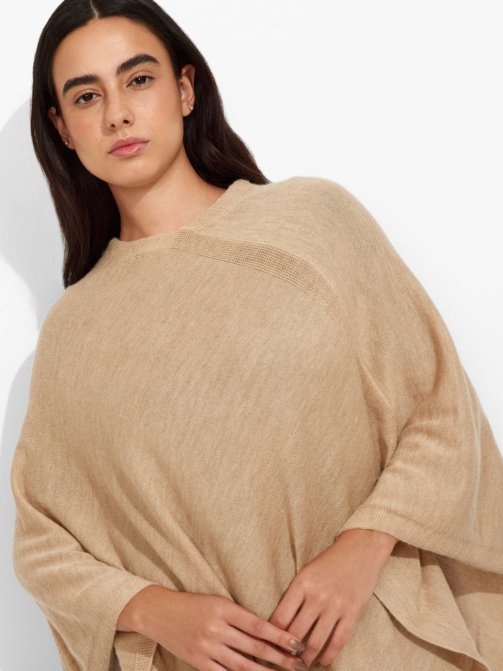 Poncho Almendra para bebé de alpaca en color beige