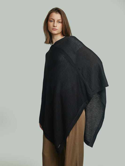 Almendra Poncho Baby Alpaca Color Black